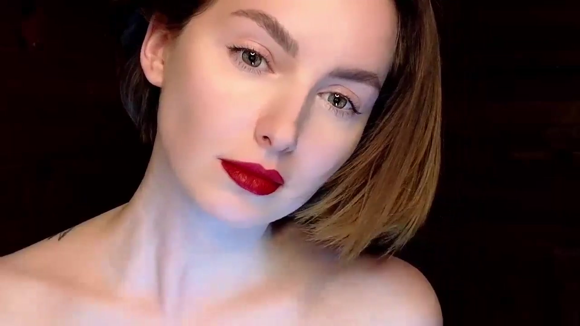 Gallery image thumbnail from Red_Lips_Girl's myfreecams stream on, 01/12/2025, 21:53 image 14 of 20