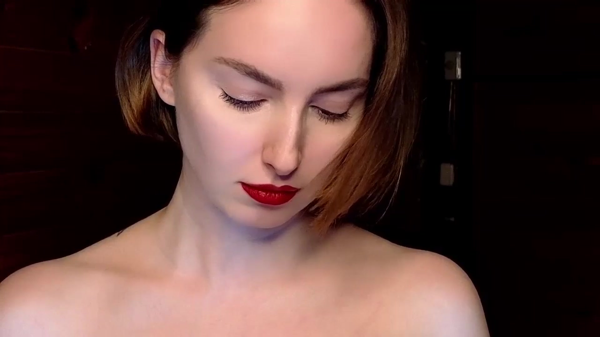 Gallery image thumbnail from Red_Lips_Girl's myfreecams stream on, 01/12/2025, 21:53 image 12 of 20