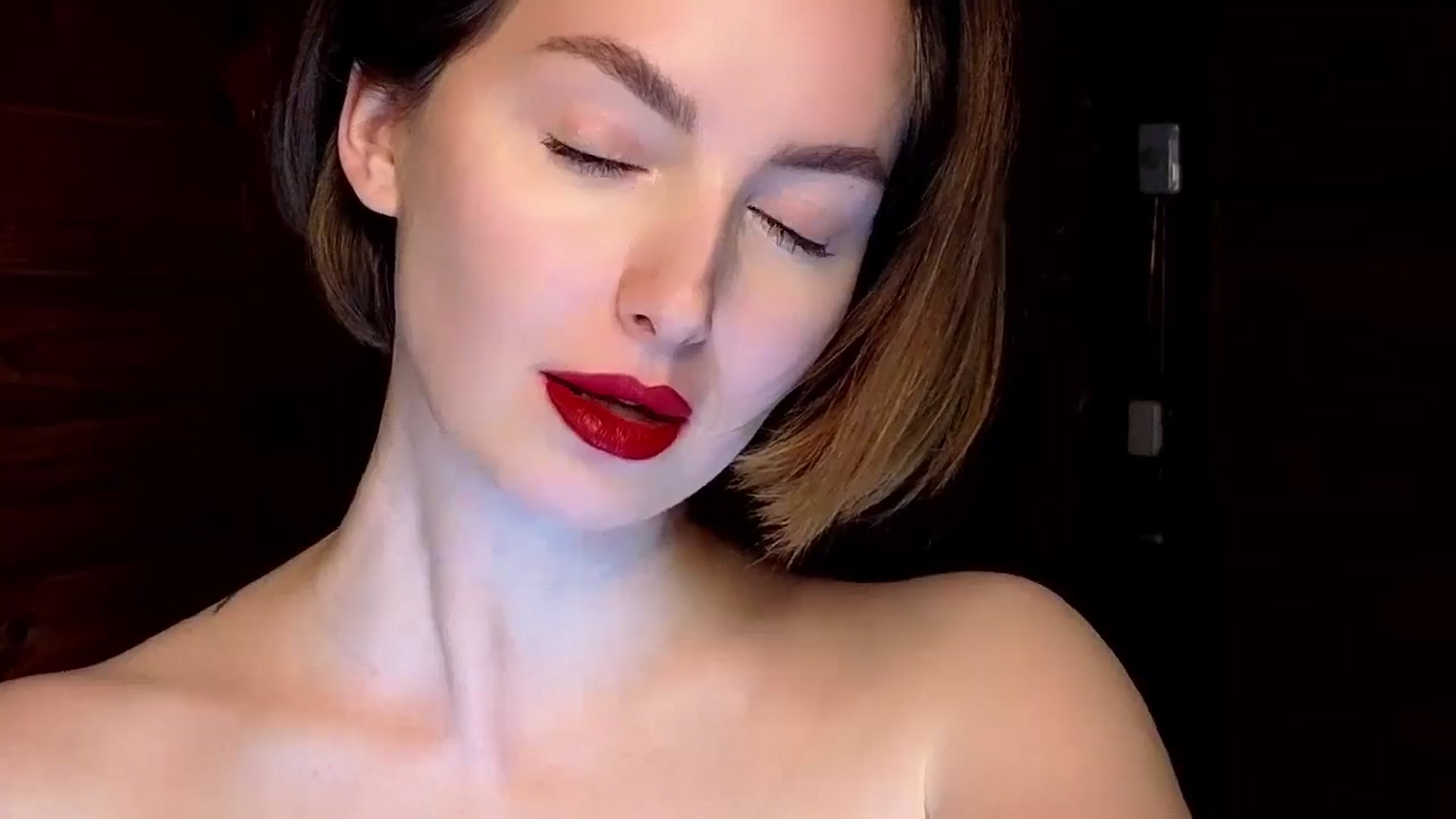 Gallery image thumbnail from Red_Lips_Girl's myfreecams stream on, 01/12/2025, 21:53 image 9 of 20