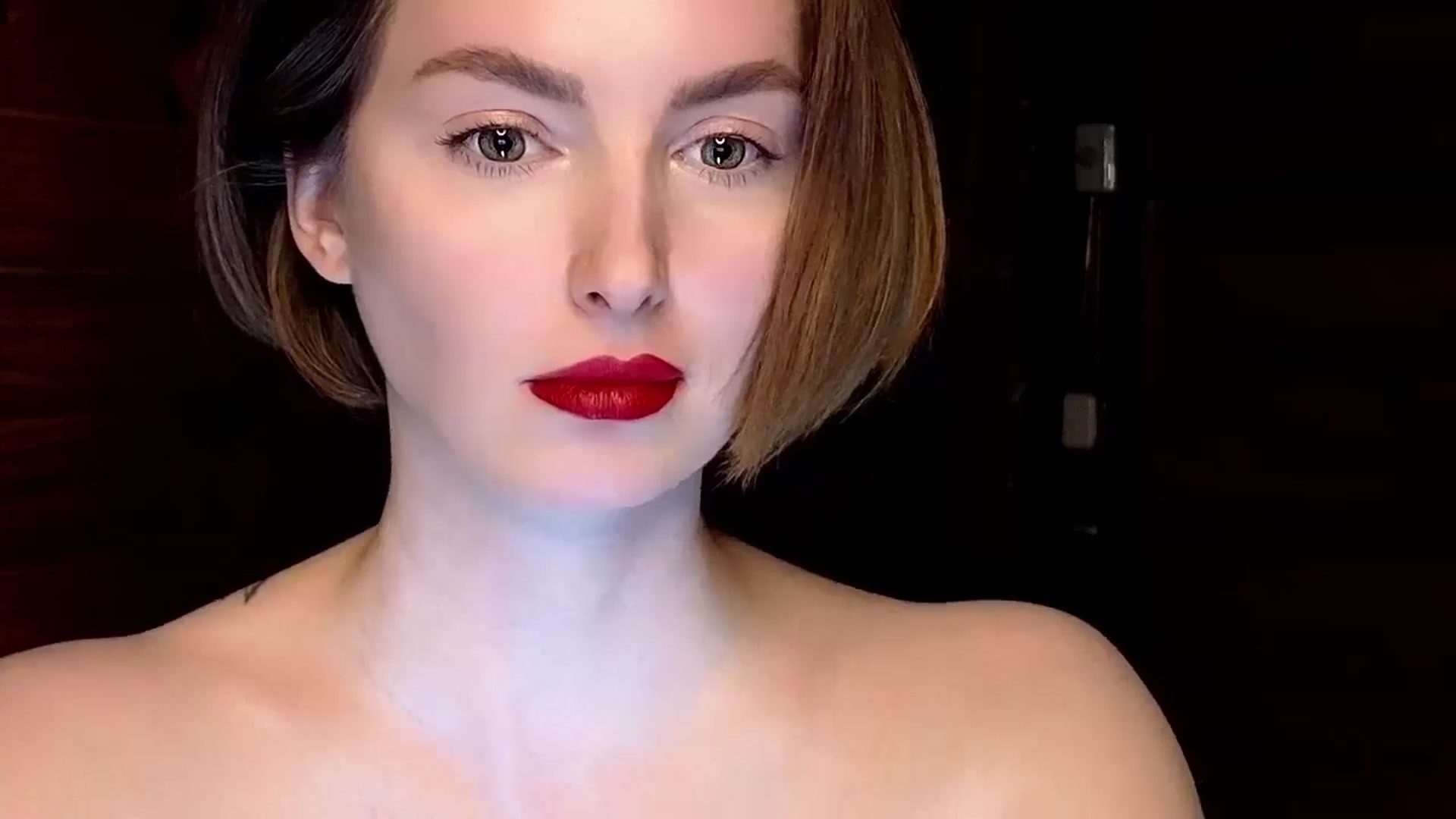 Gallery image thumbnail from Red_Lips_Girl's myfreecams stream on, 01/12/2025, 21:53 image 10 of 20