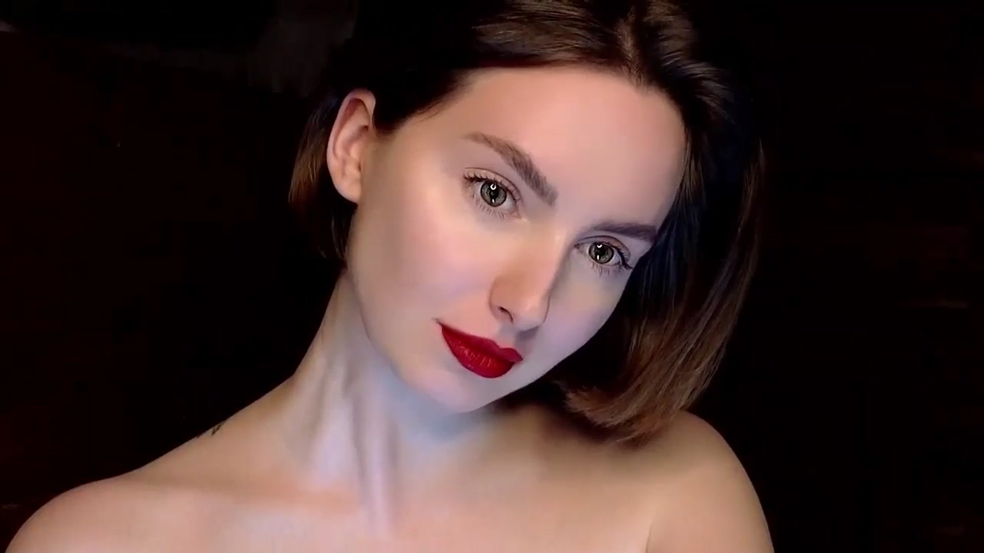 Gallery image thumbnail from Red_Lips_Girl's myfreecams stream on, 01/12/2025, 21:53 image 17 of 20