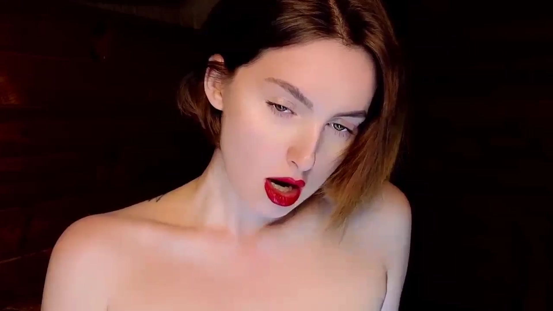 Gallery image thumbnail from Red_Lips_Girl's myfreecams stream on, 01/12/2025, 23:12 image 6 of 20