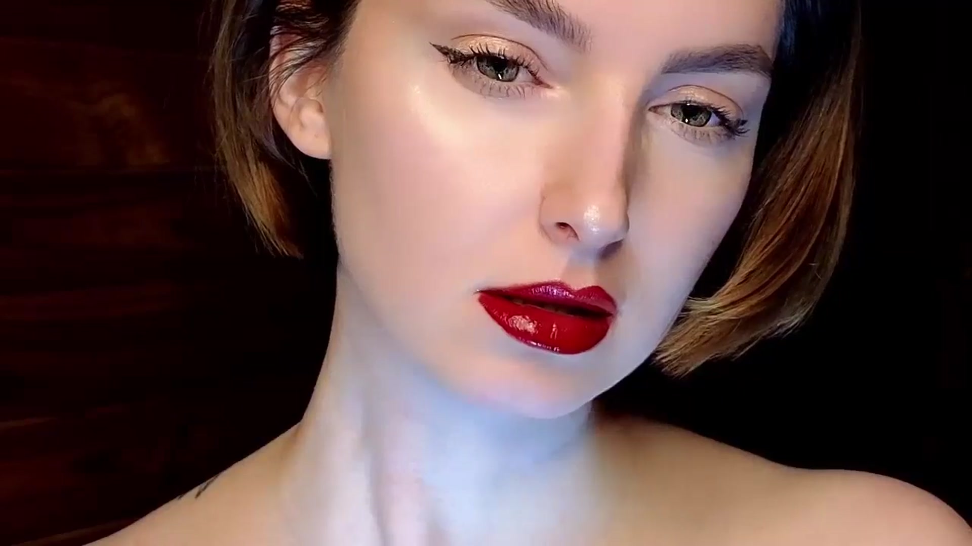 Gallery image thumbnail from Red_Lips_Girl's myfreecams stream on, 01/13/2025, 19:55 image 14 of 20