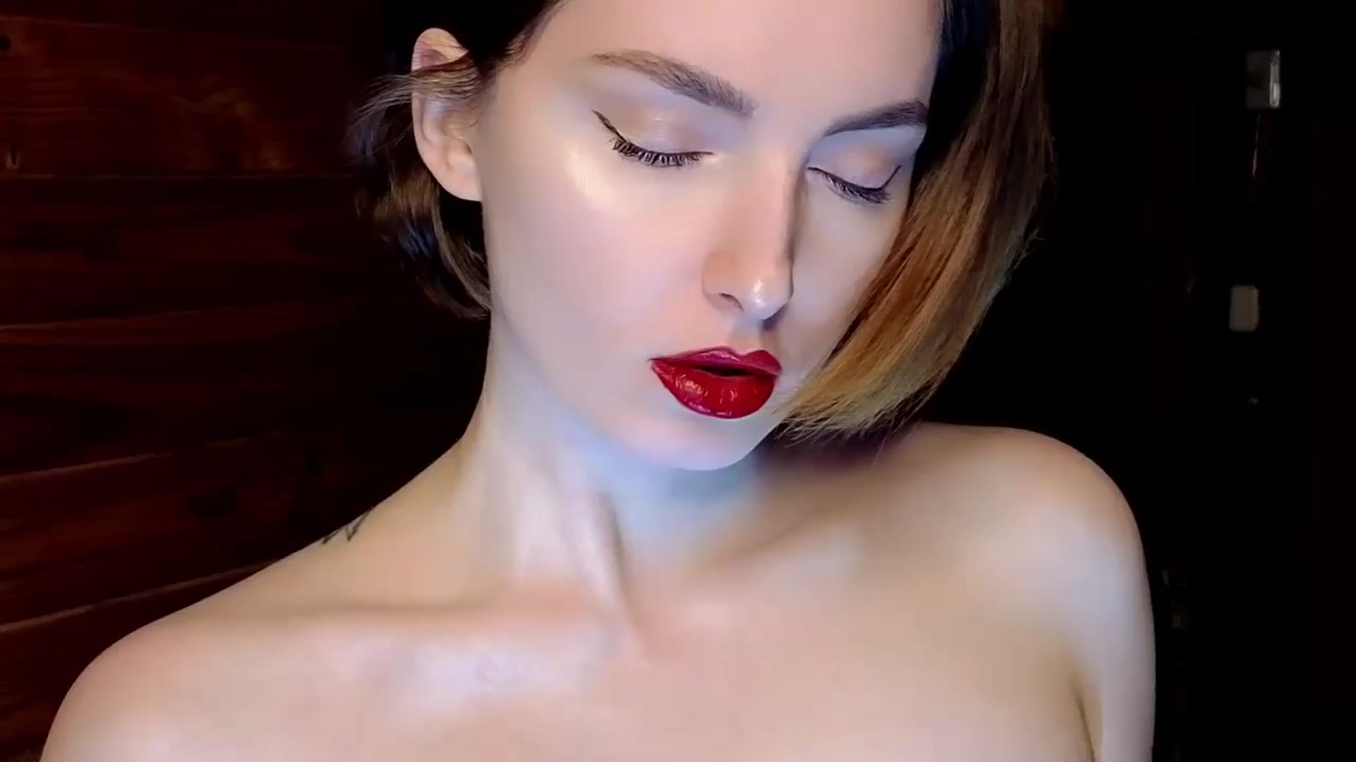 Gallery image thumbnail from Red_Lips_Girl's myfreecams stream on, 01/13/2025, 20:31 image 1 of 20