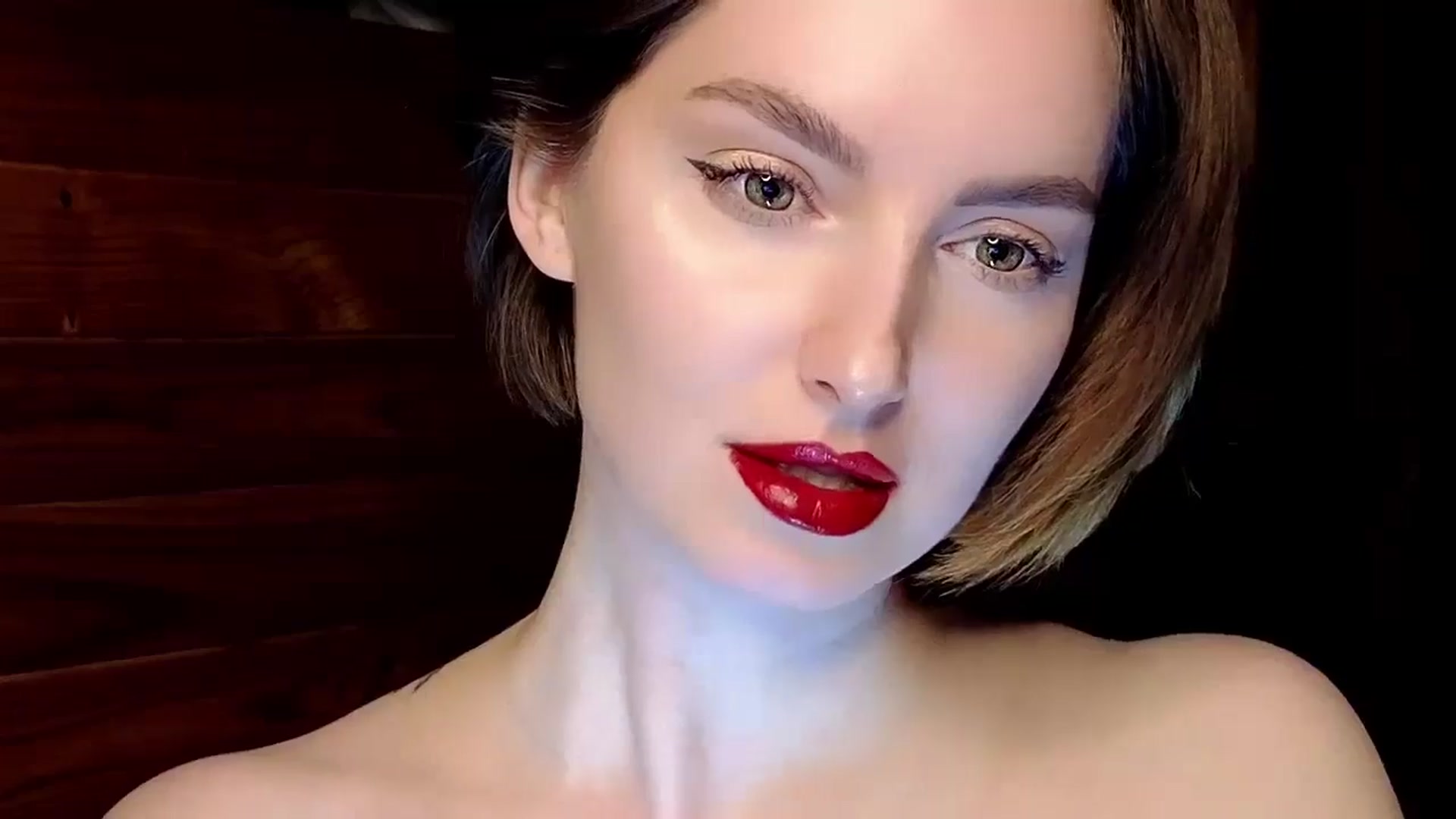 Gallery image thumbnail from Red_Lips_Girl's myfreecams stream on, 01/13/2025, 20:31 image 16 of 20