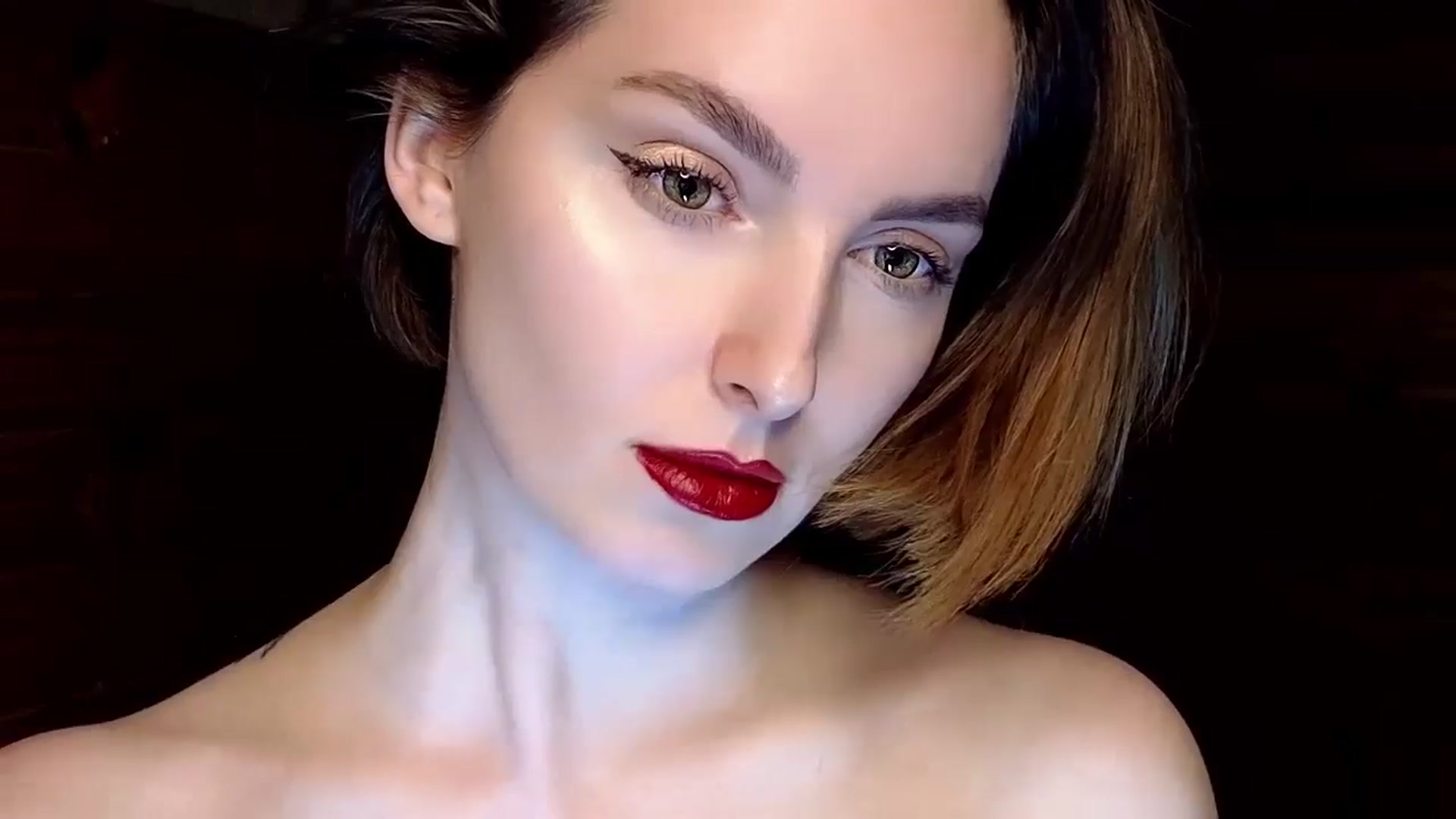 Gallery image thumbnail from Red_Lips_Girl's myfreecams stream on, 01/13/2025, 21:04 image 16 of 20