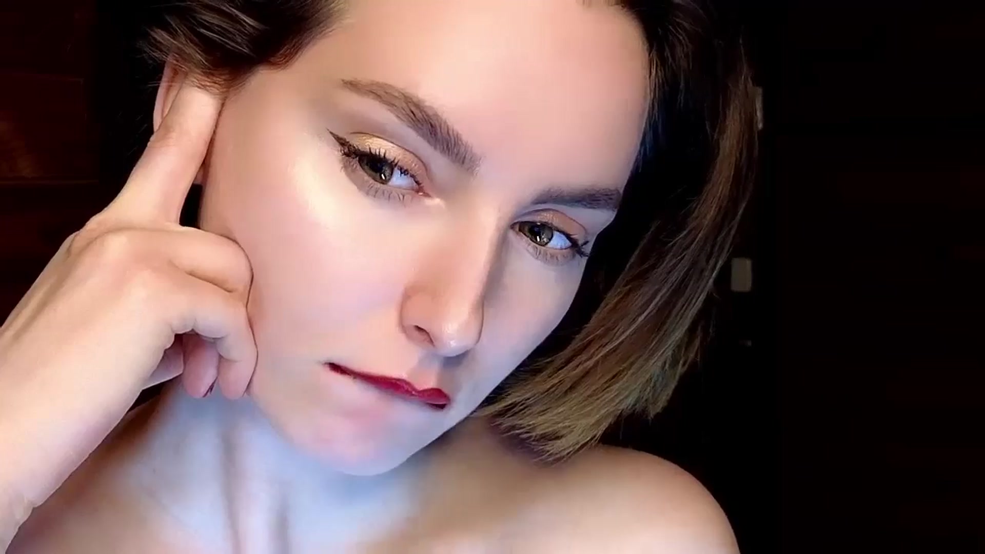 Gallery image thumbnail from Red_Lips_Girl's myfreecams stream on, 01/13/2025, 21:42 image 10 of 20