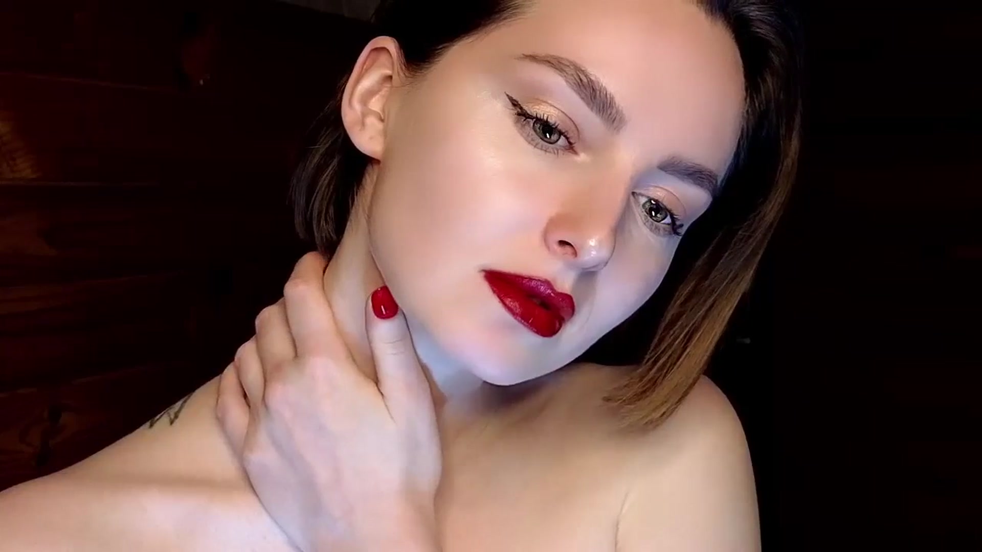 Gallery image thumbnail from Red_Lips_Girl's myfreecams stream on, 01/13/2025, 21:42 image 12 of 20