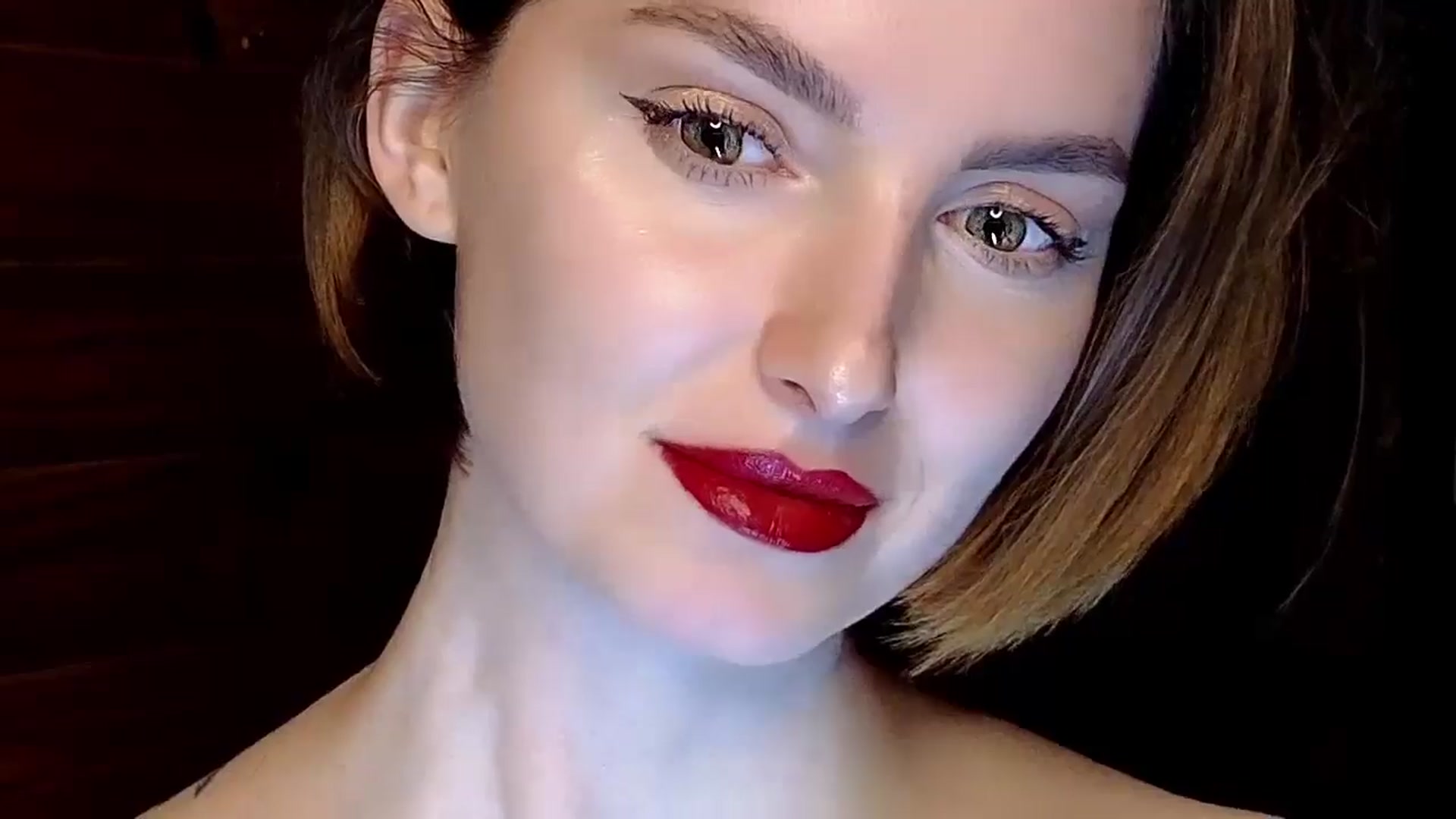 Gallery image thumbnail from Red_Lips_Girl's myfreecams stream on, 01/13/2025, 21:57 image 15 of 20