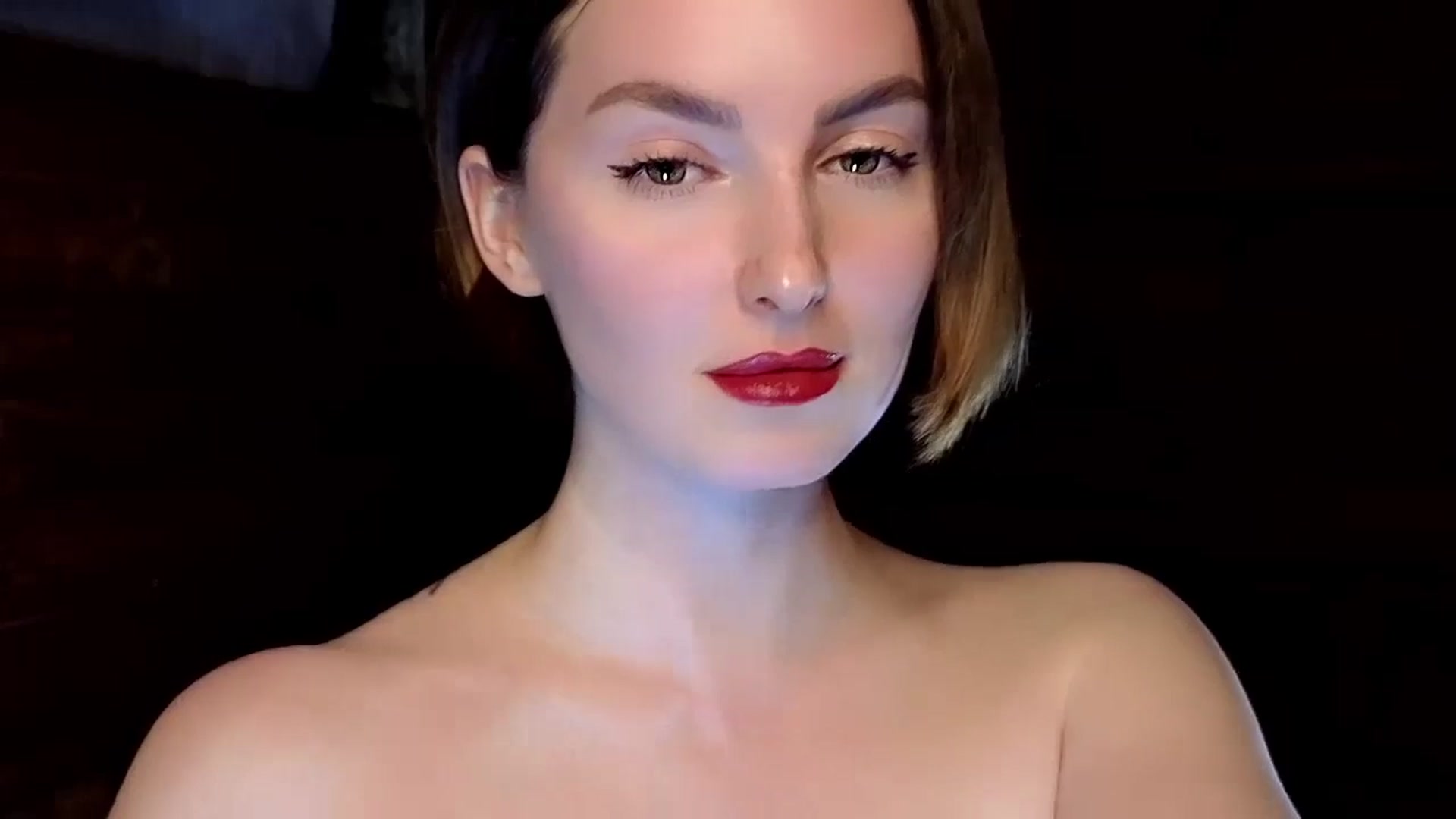 Gallery image thumbnail from Red_Lips_Girl's myfreecams stream on, 01/16/2025, 19:37 image 9 of 20