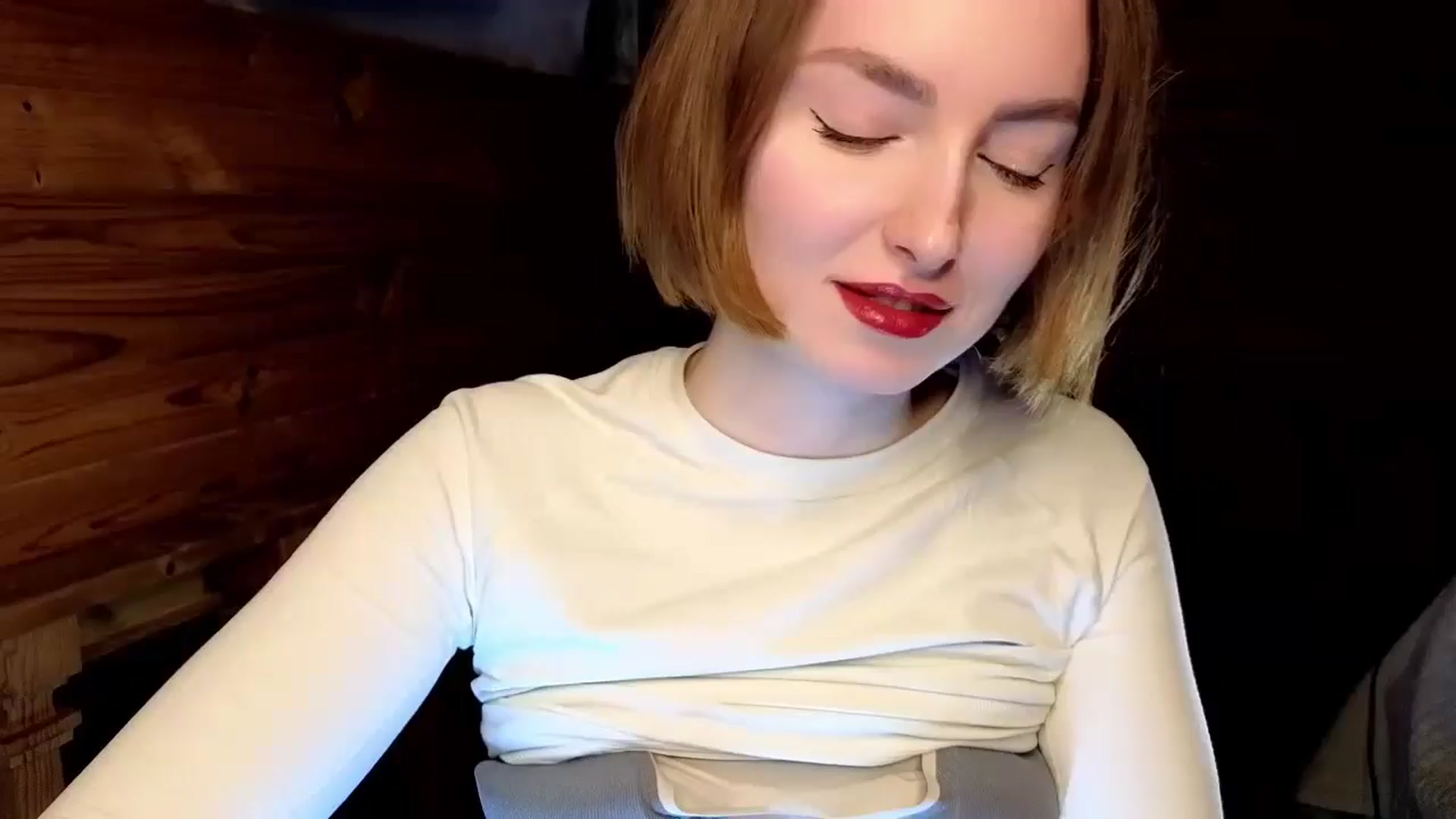 Gallery image thumbnail from Red_Lips_Girl's myfreecams stream on, 01/16/2025, 19:37 image 2 of 20