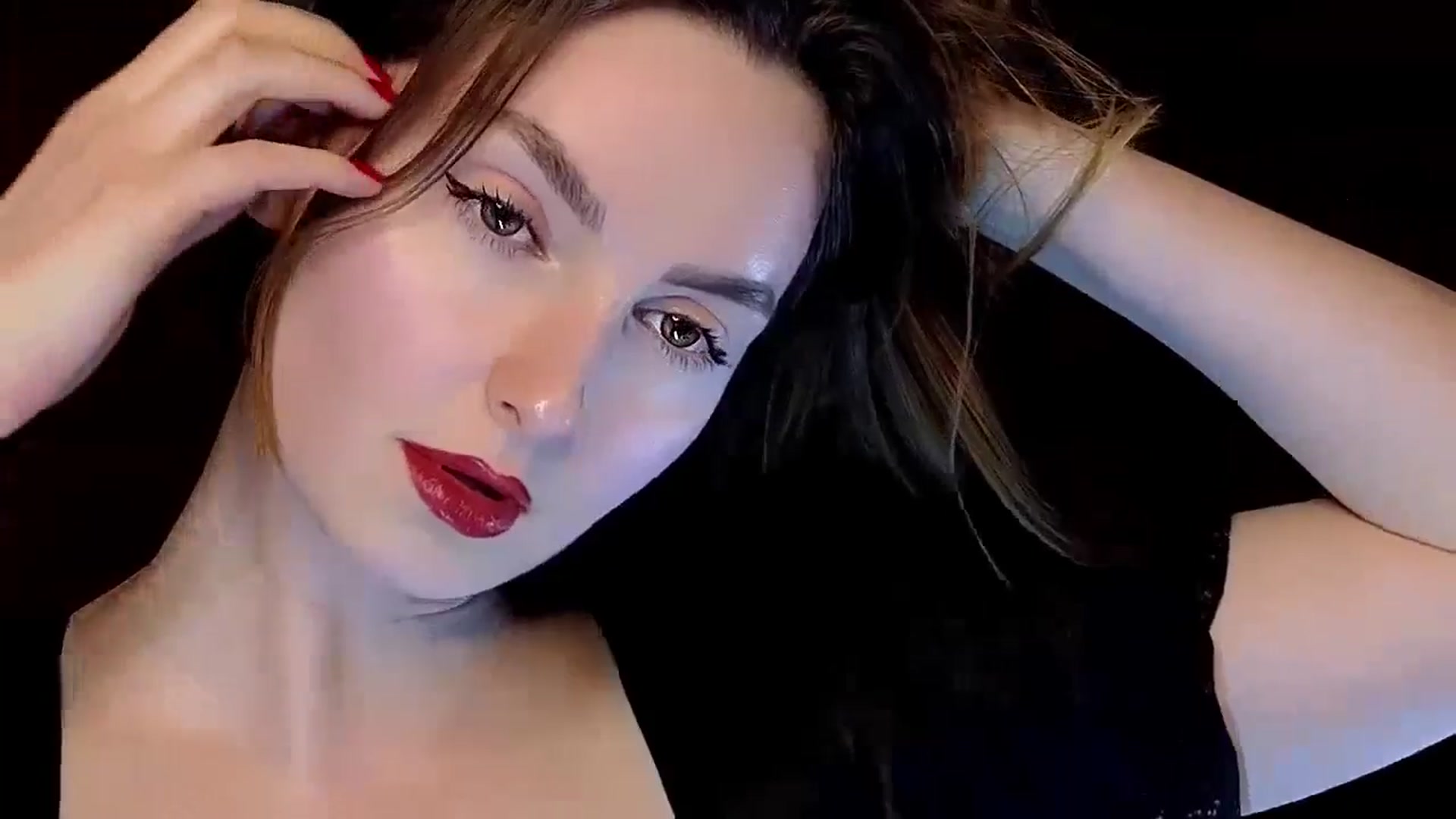 Gallery image thumbnail from Red_Lips_Girl's myfreecams stream on, 01/16/2025, 19:59 image 14 of 20