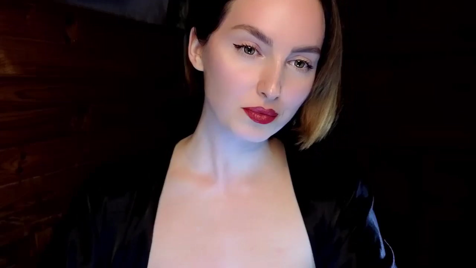 Gallery image thumbnail from Red_Lips_Girl's myfreecams stream on, 01/16/2025, 19:59 image 1 of 20