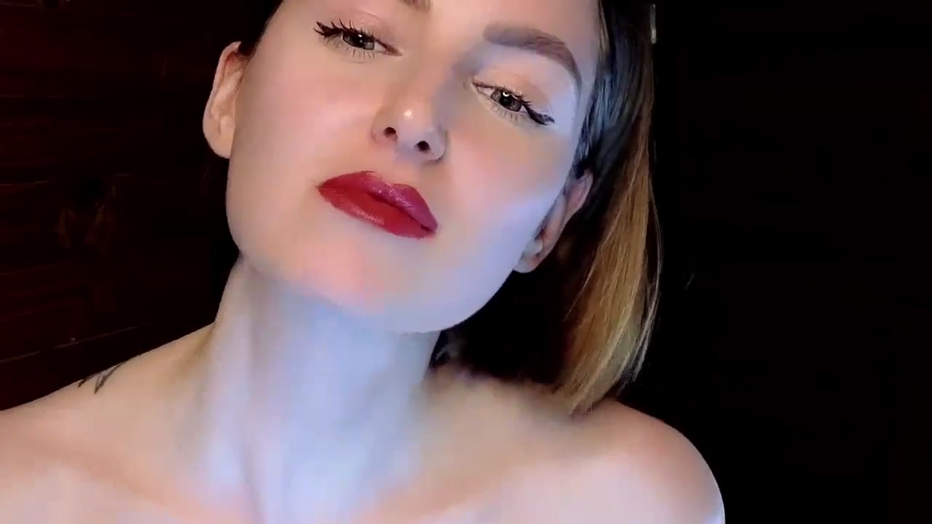 Gallery image thumbnail from Red_Lips_Girl's myfreecams stream on, 01/16/2025, 22:25 image 2 of 20