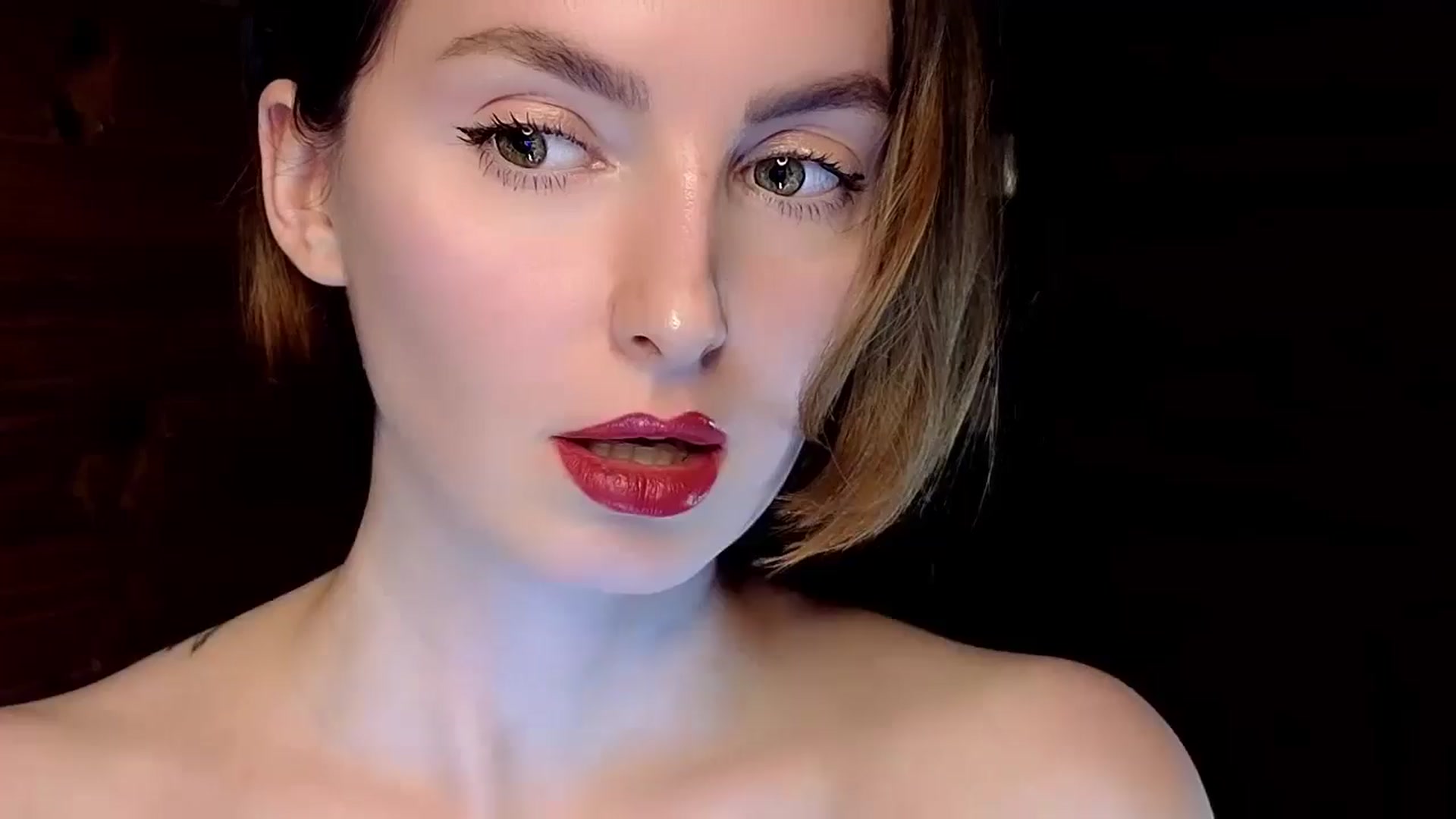 Gallery image thumbnail from Red_Lips_Girl's myfreecams stream on, 01/16/2025, 22:25 image 1 of 20