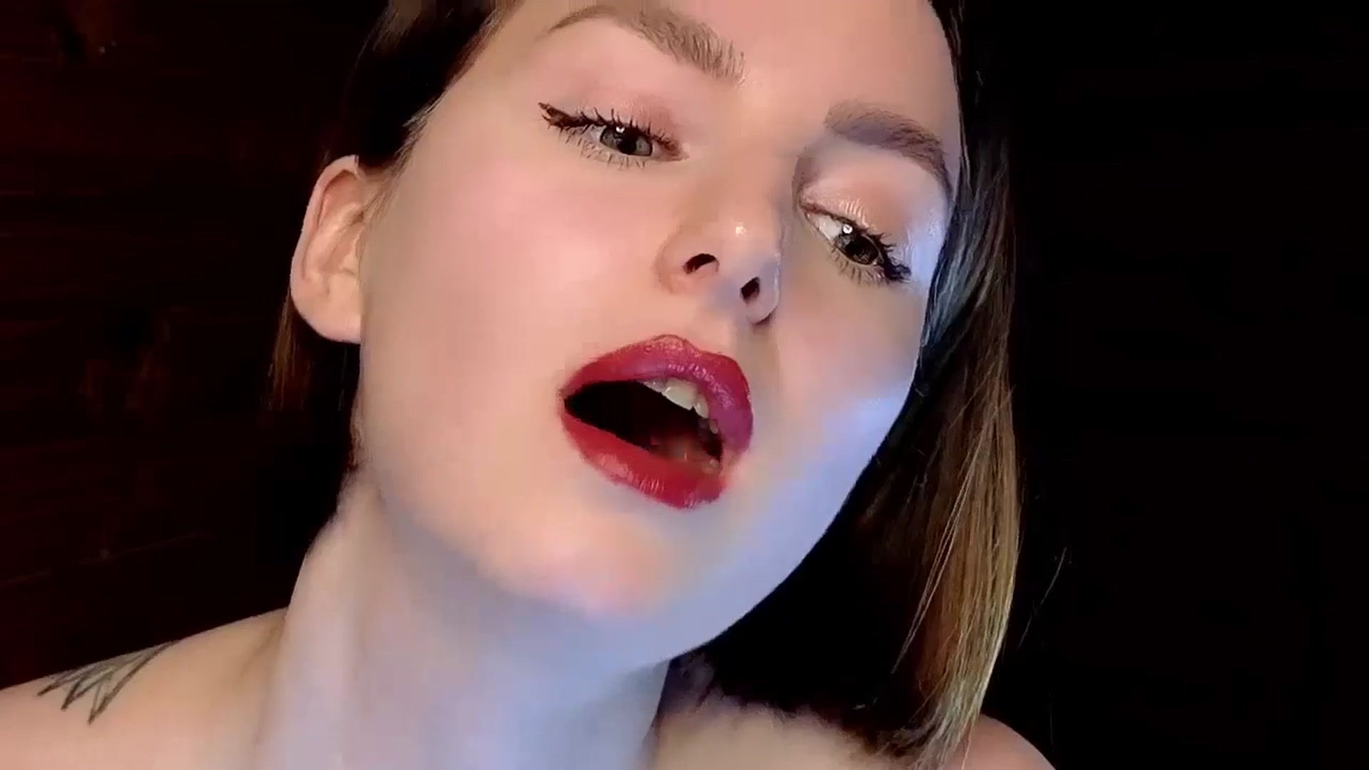 Gallery image thumbnail from Red_Lips_Girl's myfreecams stream on, 01/16/2025, 22:25 image 3 of 20