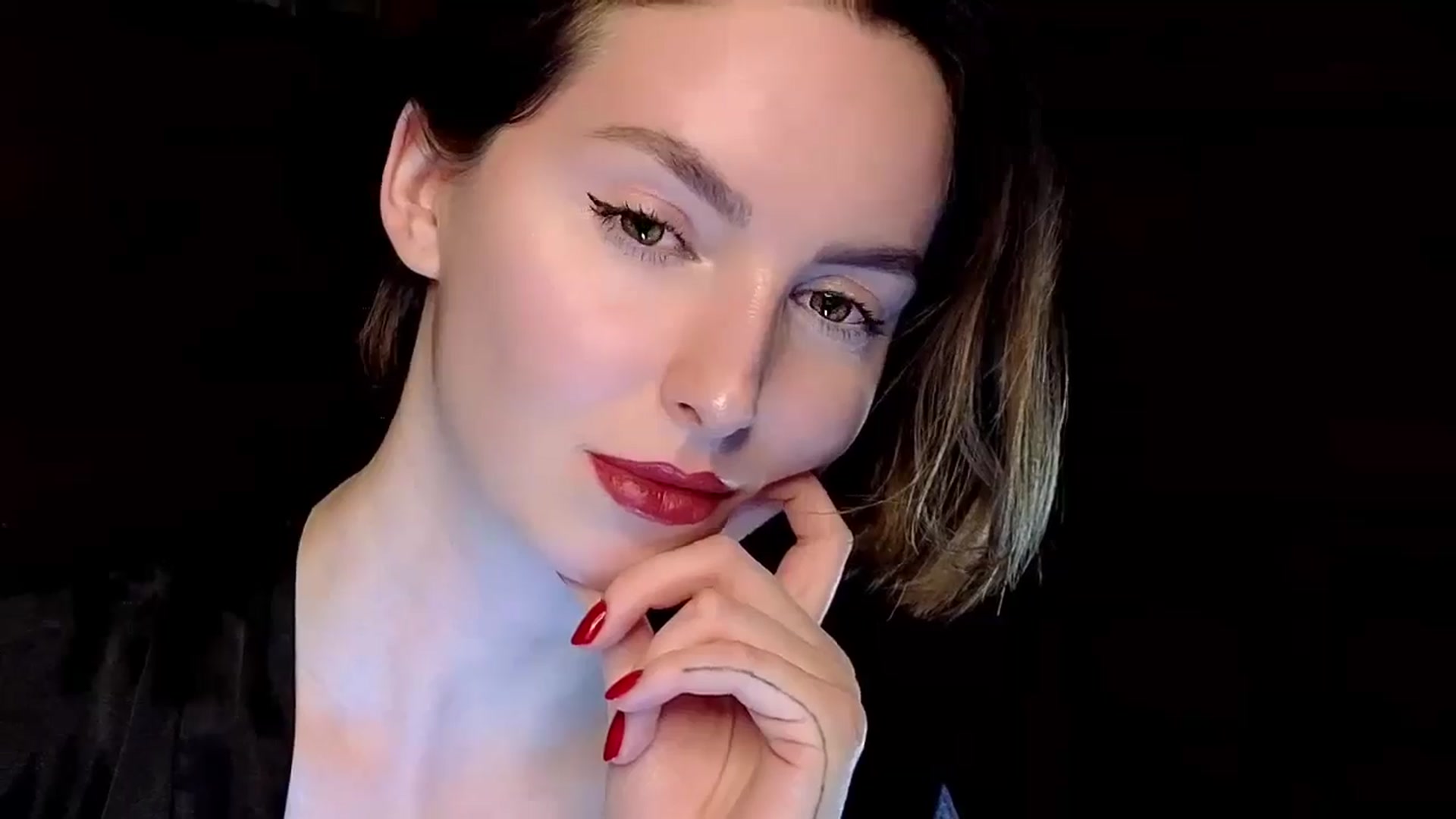 Gallery image thumbnail from Red_Lips_Girl's myfreecams stream on, 01/16/2025, 22:25 image 16 of 20