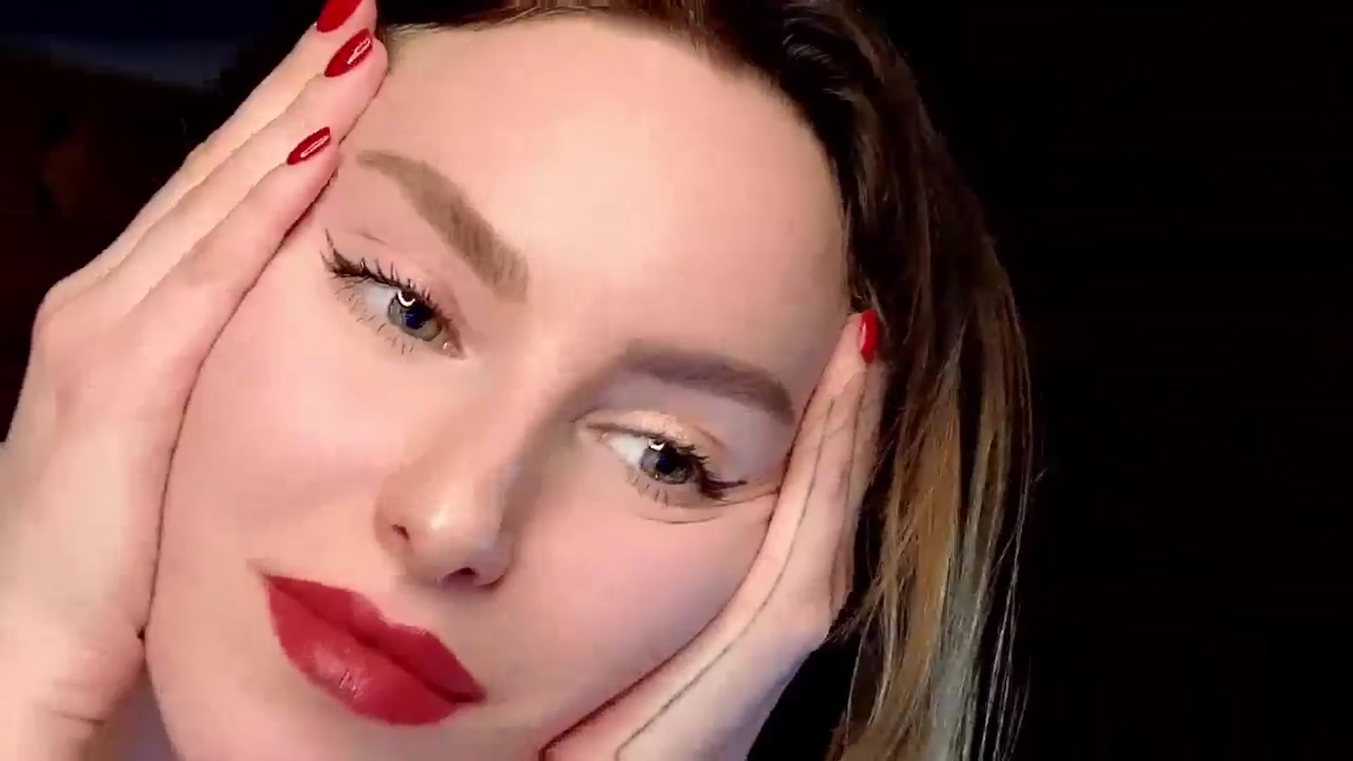 Gallery image thumbnail from Red_Lips_Girl's myfreecams stream on, 01/16/2025, 22:25 image 10 of 20