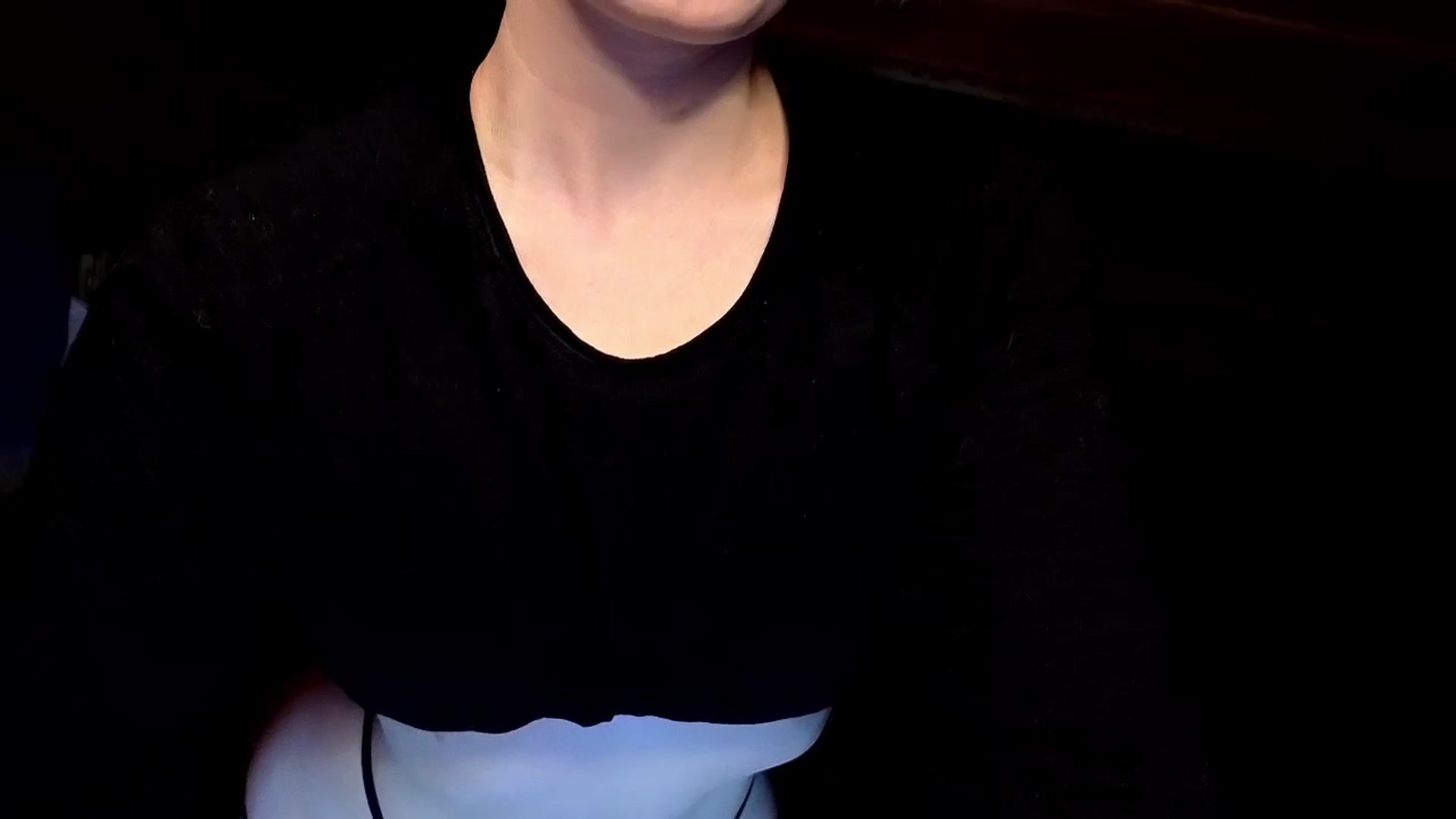 Gallery image thumbnail from Red_Lips_Girl's myfreecams stream on, 01/18/2025, 21:29 image 8 of 20