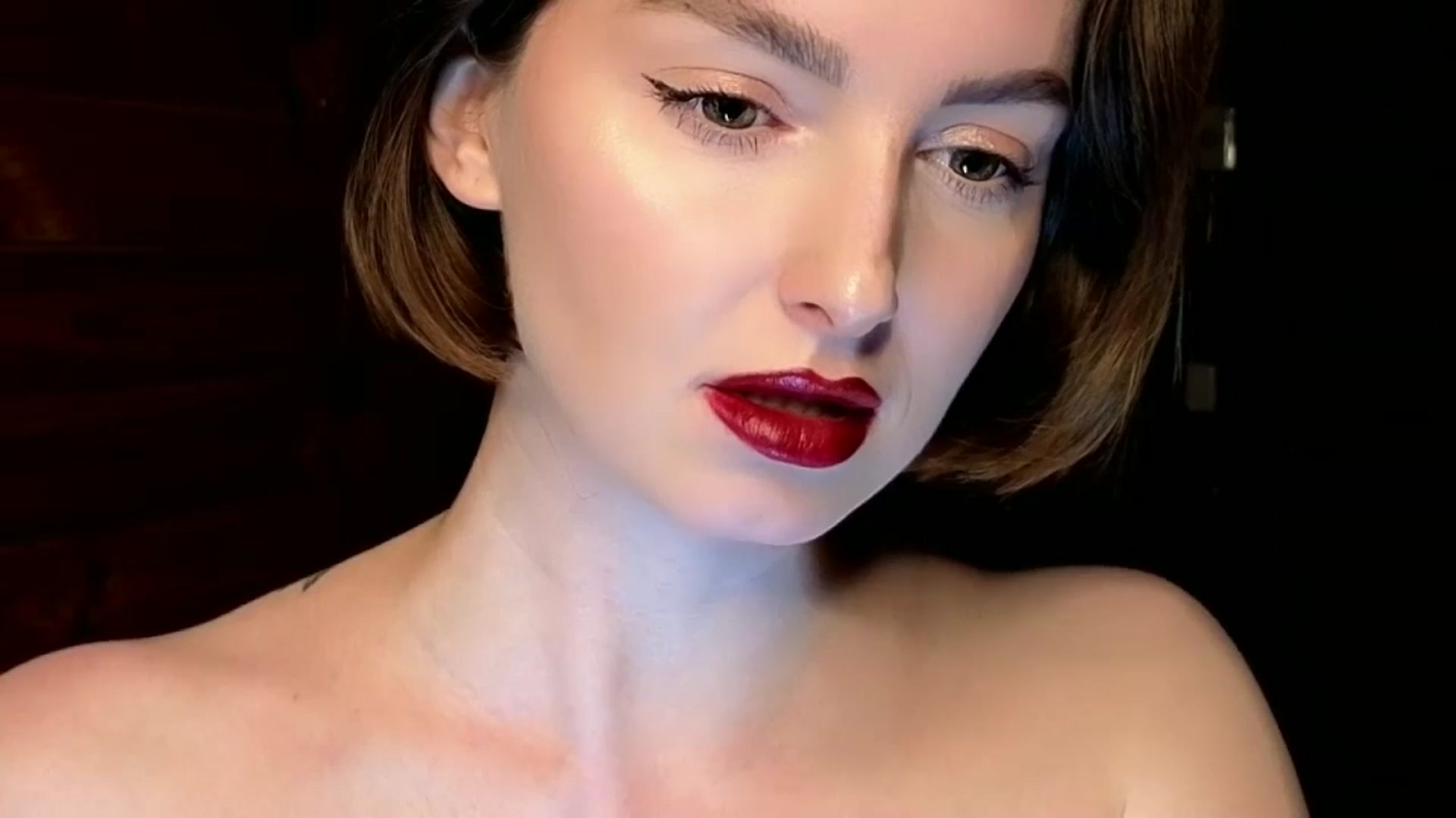 Gallery image thumbnail from Red_Lips_Girl's myfreecams stream on, 01/18/2025, 23:12 image 16 of 20