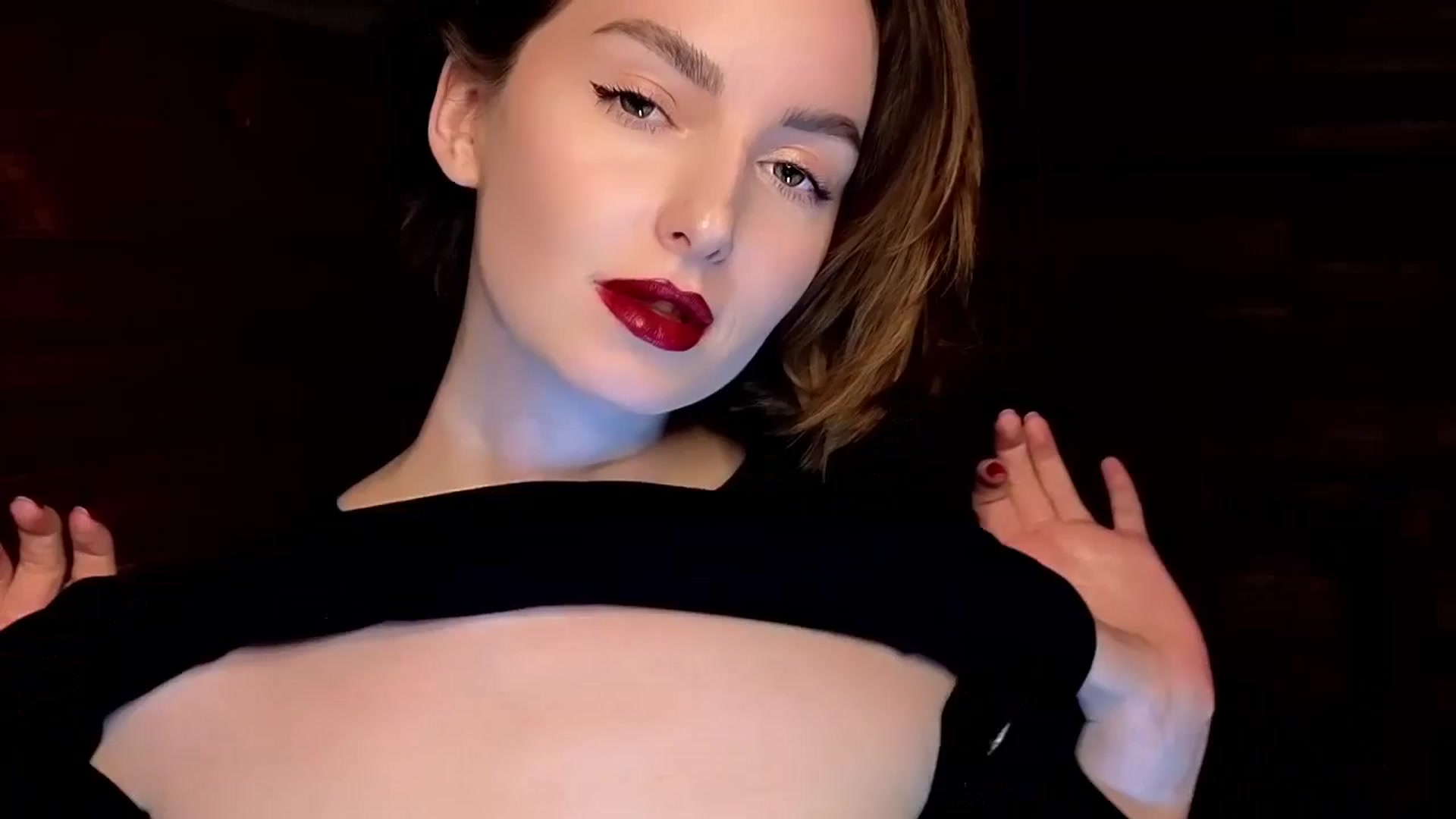 Gallery image thumbnail from Red_Lips_Girl's myfreecams stream on, 01/18/2025, 23:12 image 11 of 20