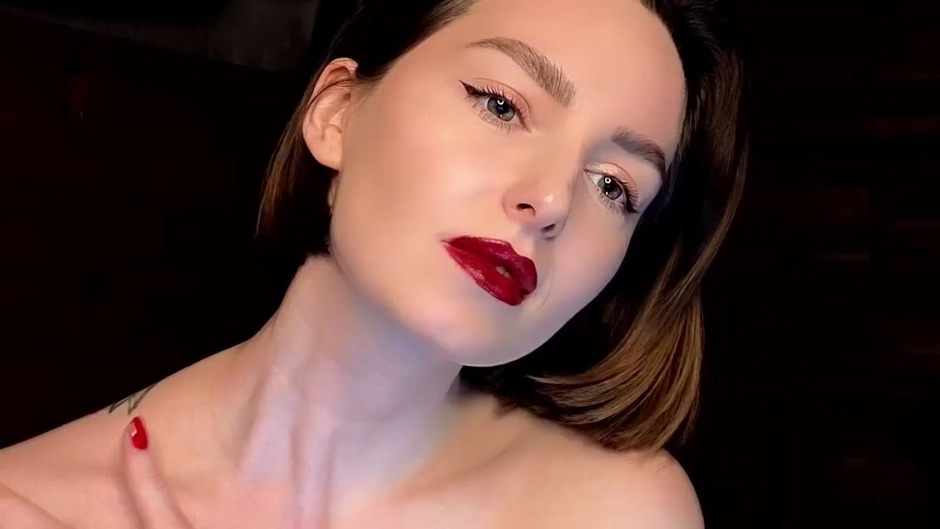 Gallery image thumbnail from Red_Lips_Girl's myfreecams stream on, 01/18/2025, 23:12 image 10 of 20