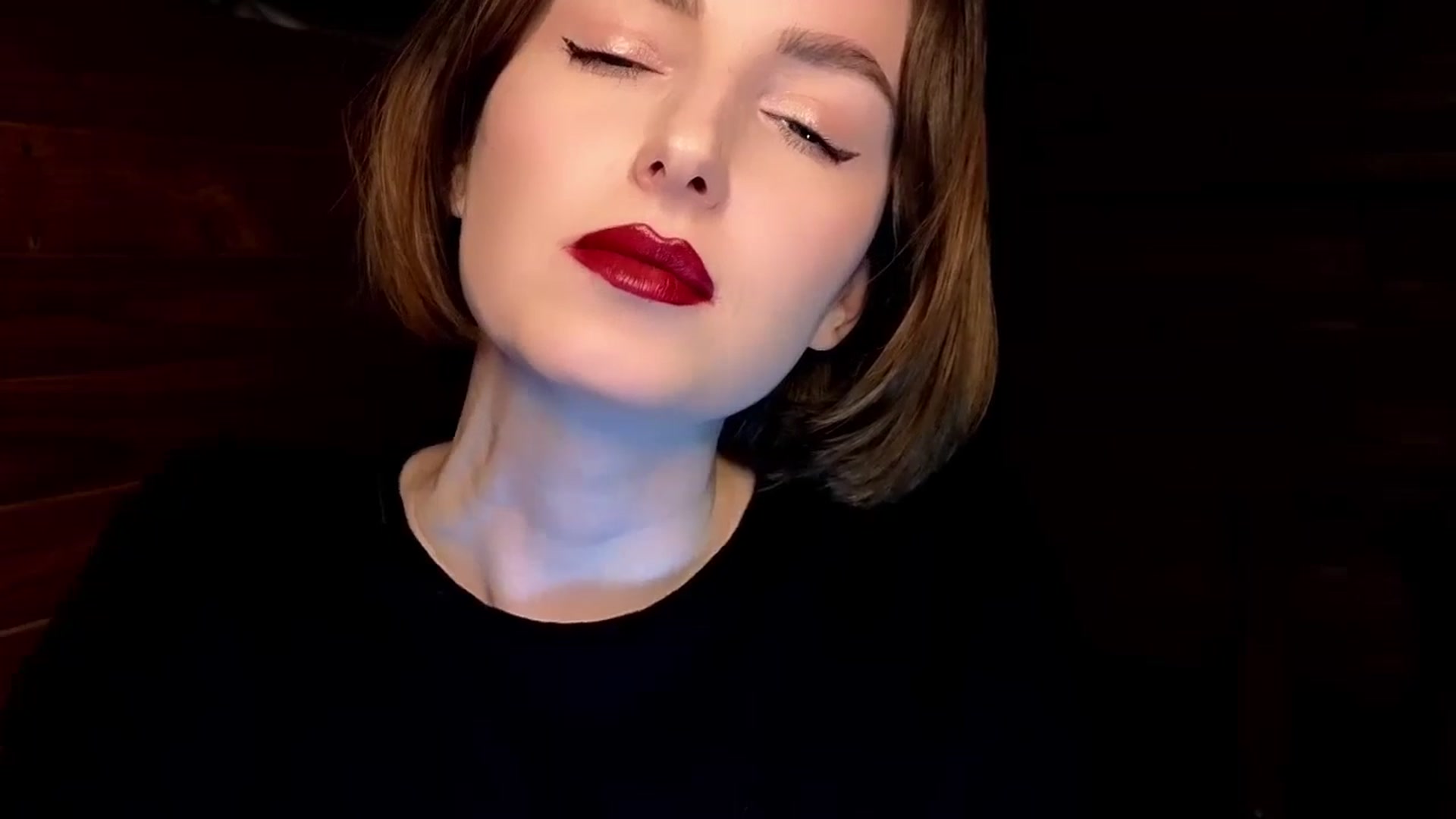 Gallery image thumbnail from Red_Lips_Girl's myfreecams stream on, 01/18/2025, 23:35 image 3 of 20