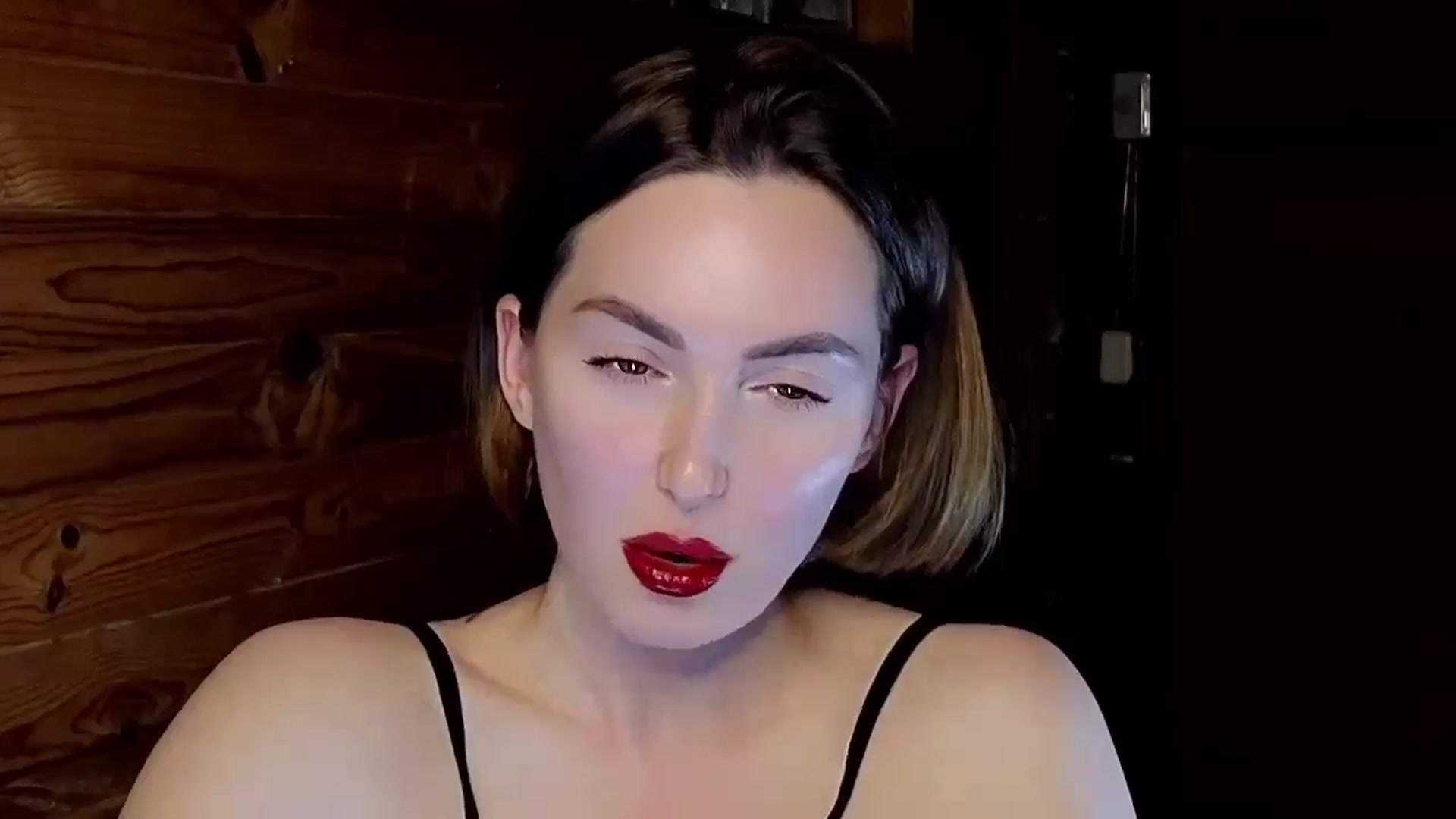 Gallery image thumbnail from Red_Lips_Girl's myfreecams stream on, 01/20/2025, 22:05 image 7 of 20