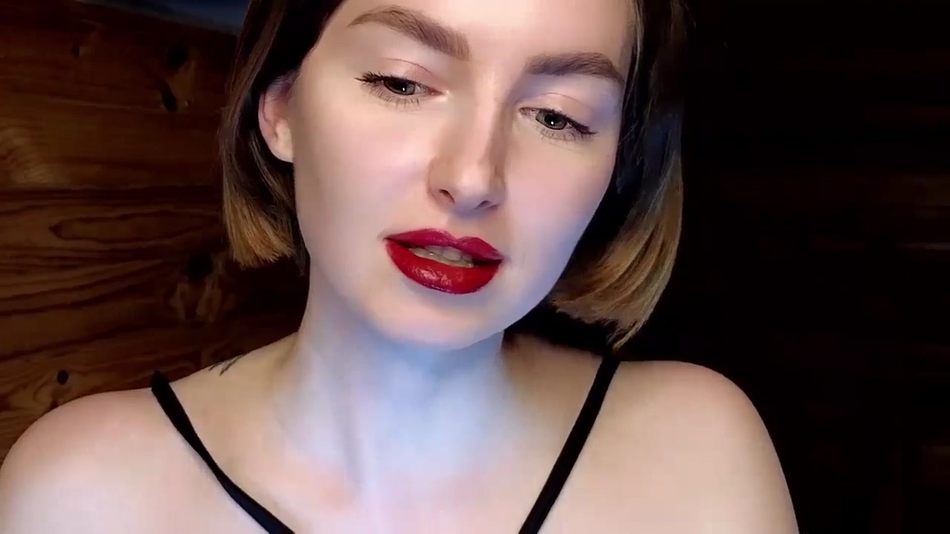 Gallery image thumbnail from Red_Lips_Girl's myfreecams stream on, 01/20/2025, 23:11 image 16 of 20