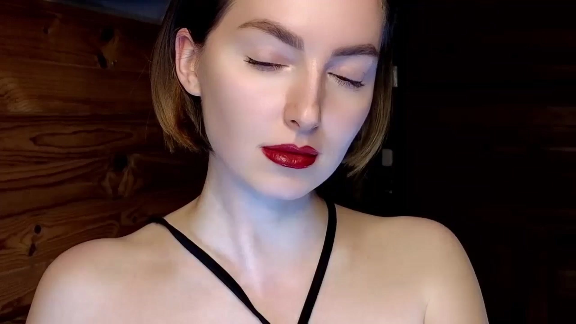 Gallery image thumbnail from Red_Lips_Girl's myfreecams stream on, 01/20/2025, 23:11 image 12 of 20