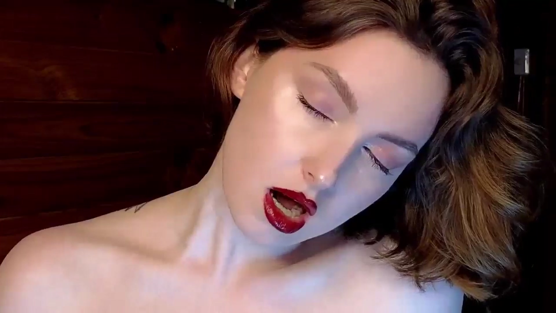 Gallery image thumbnail from Red_Lips_Girl's myfreecams stream on, 01/27/2025, 23:42 image 12 of 20