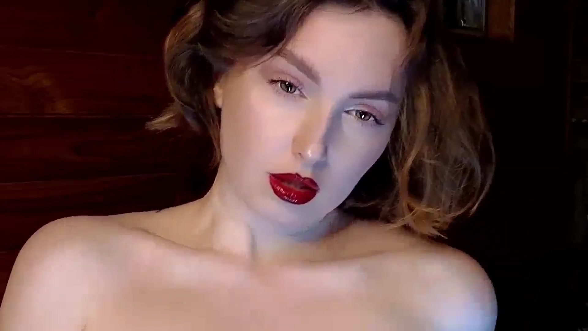 Gallery image thumbnail from Red_Lips_Girl's myfreecams stream on, 01/27/2025, 23:42 image 8 of 20