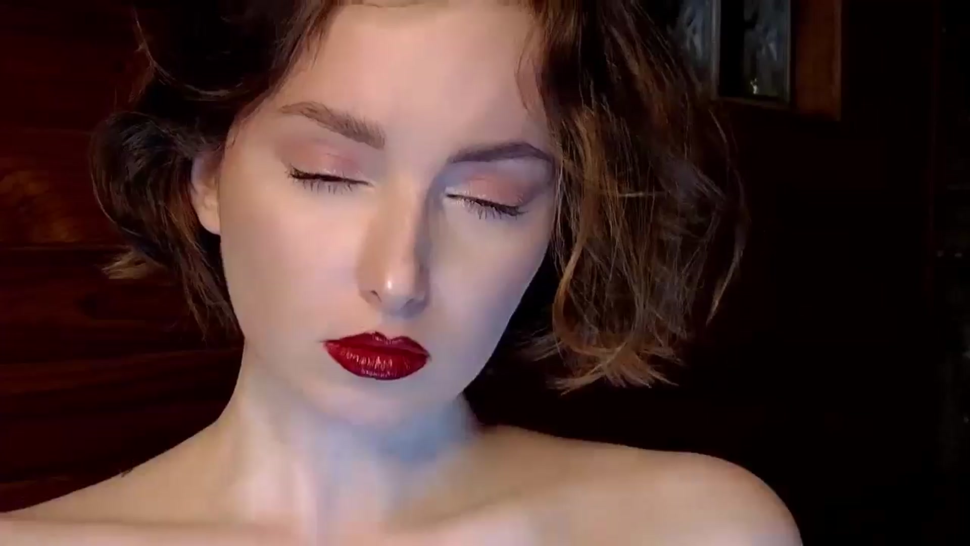 Gallery image thumbnail from Red_Lips_Girl's myfreecams stream on, 01/27/2025, 23:42 image 7 of 20