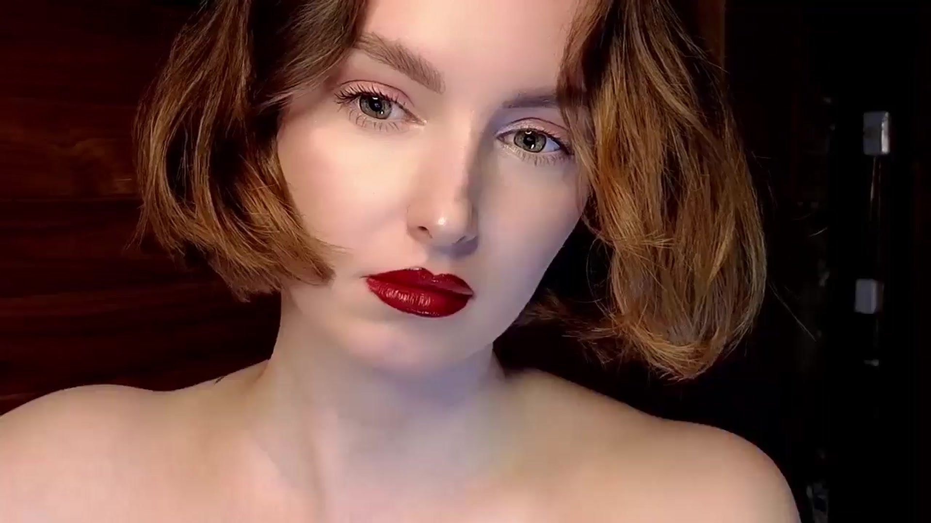 Gallery image thumbnail from Red_Lips_Girl's myfreecams stream on, 01/27/2025, 23:42 image 15 of 20