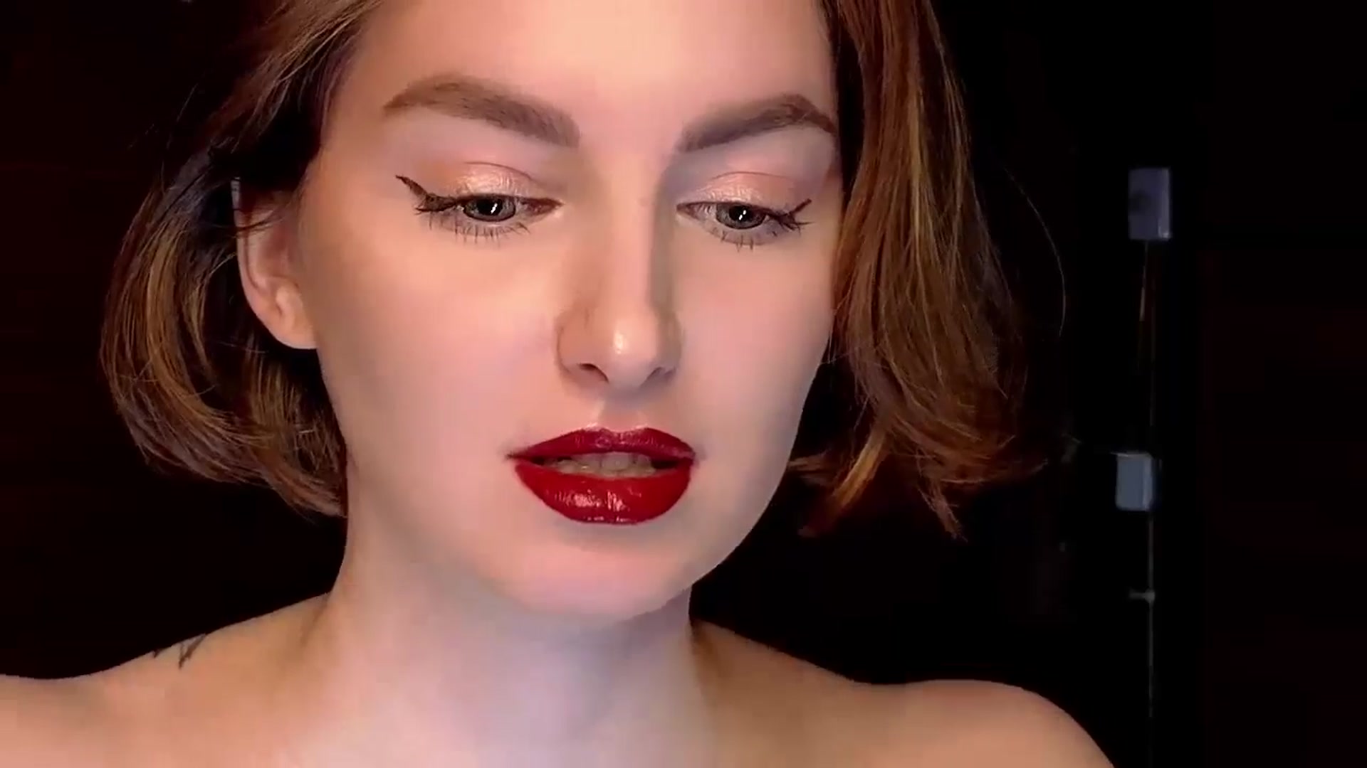 Gallery image thumbnail from Red_Lips_Girl's myfreecams stream on, 01/30/2025, 22:00 image 6 of 20