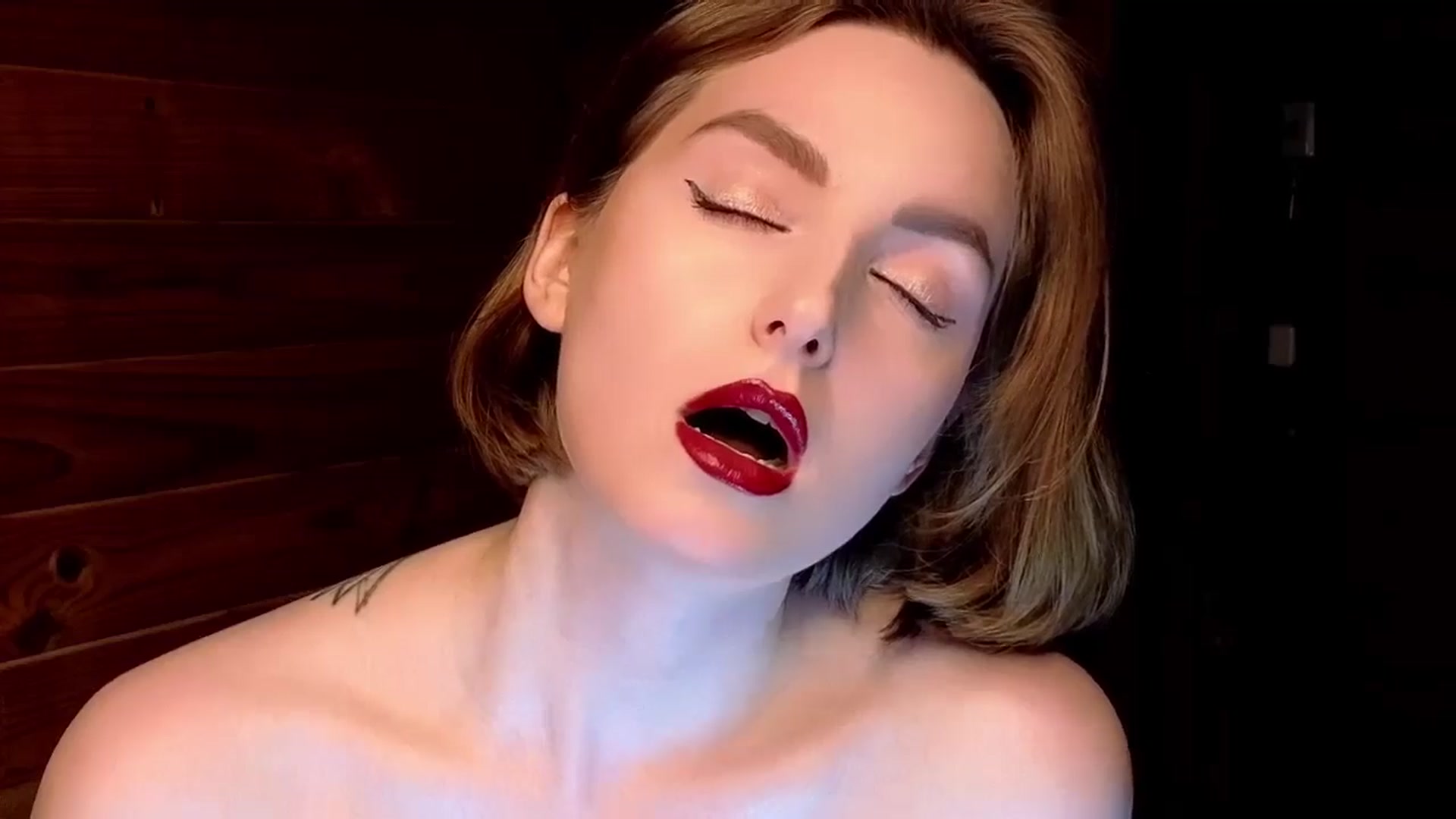 Gallery image thumbnail from Red_Lips_Girl's myfreecams stream on, 01/30/2025, 22:30 image 11 of 20