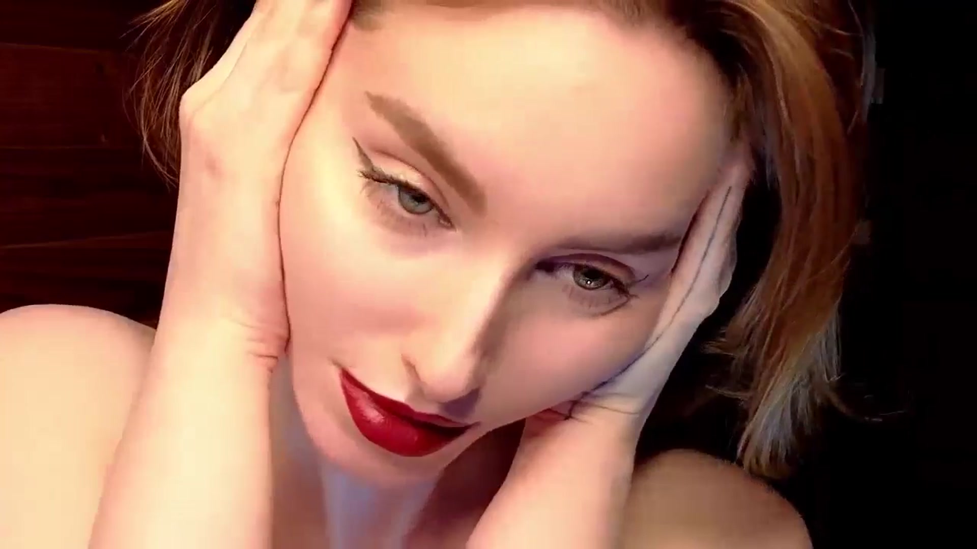 Gallery image thumbnail from Red_Lips_Girl's myfreecams stream on, 01/30/2025, 22:30 image 14 of 20