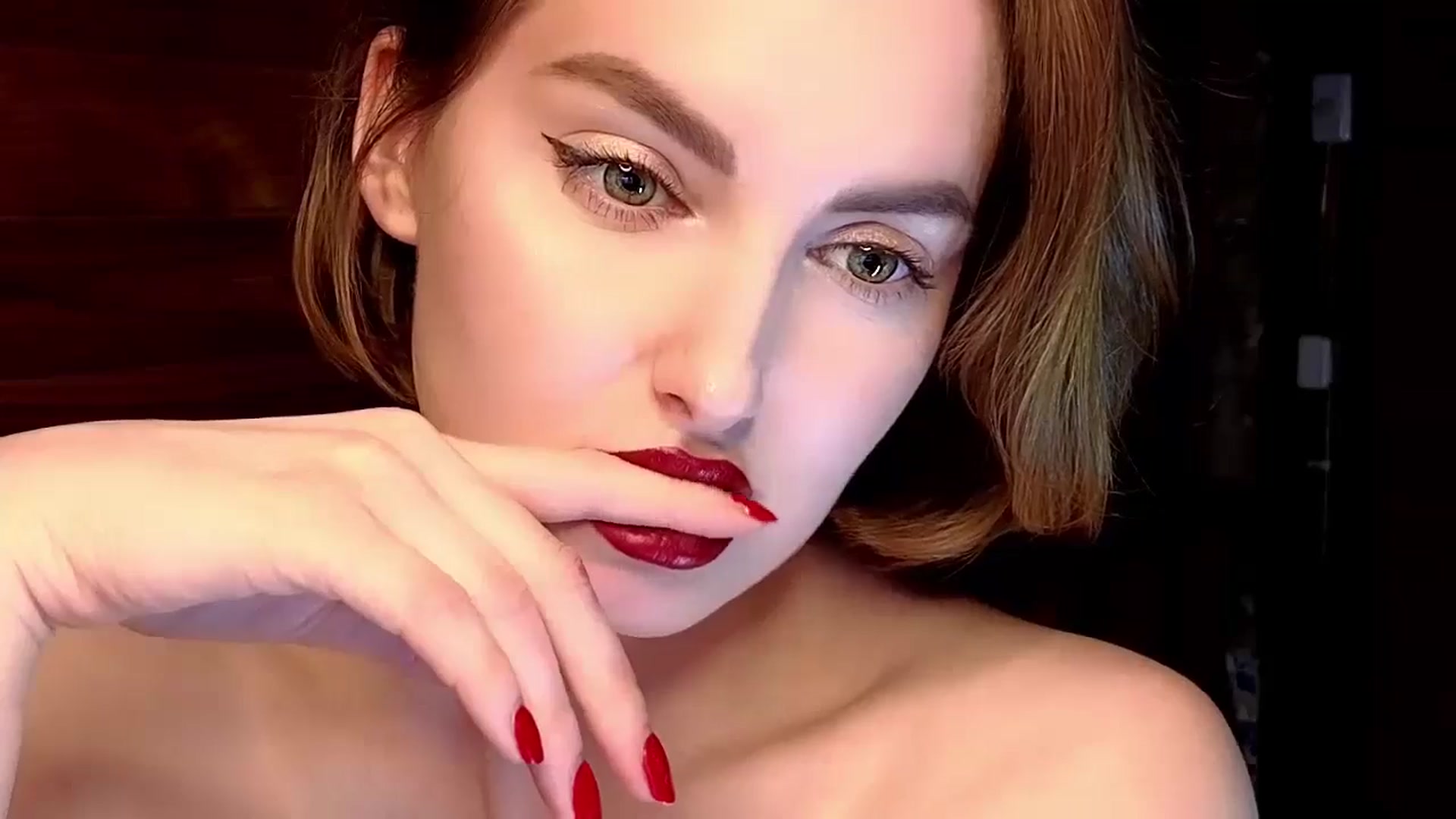 Gallery image thumbnail from Red_Lips_Girl's myfreecams stream on, 01/30/2025, 23:08 image 14 of 20