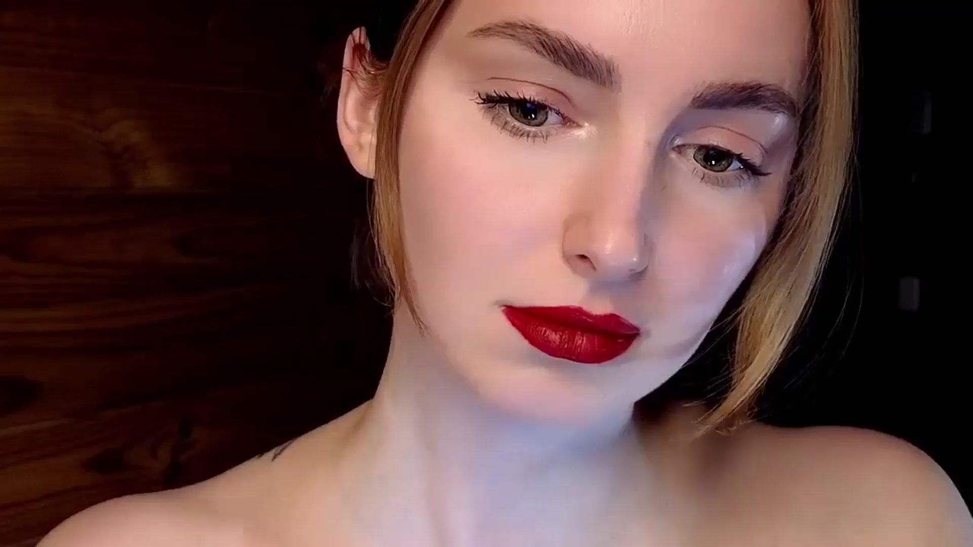 Gallery image thumbnail from Red_Lips_Girl's myfreecams stream on, 02/04/2025, 24:00 image 18 of 20