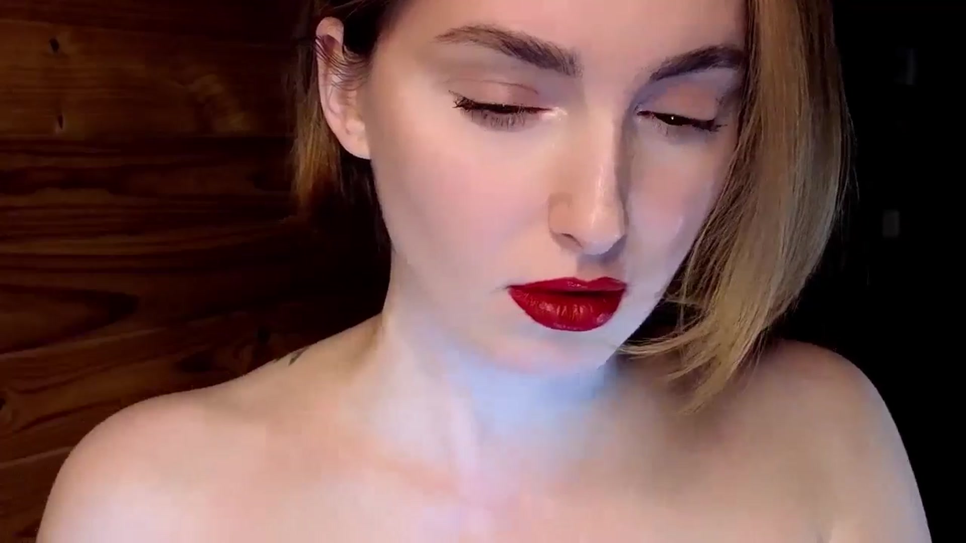 Gallery image thumbnail from Red_Lips_Girl's myfreecams stream on, 02/04/2025, 24:00 image 5 of 20