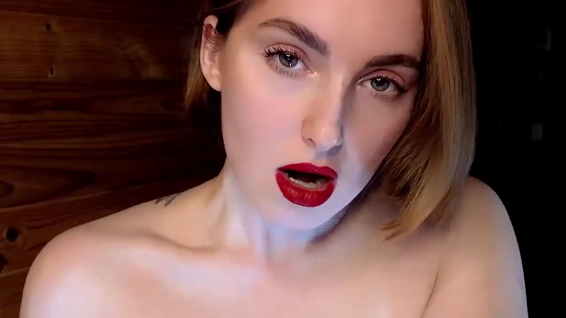 Gallery image thumbnail from Red_Lips_Girl's myfreecams stream on, 02/04/2025, 24:00 image 9 of 20