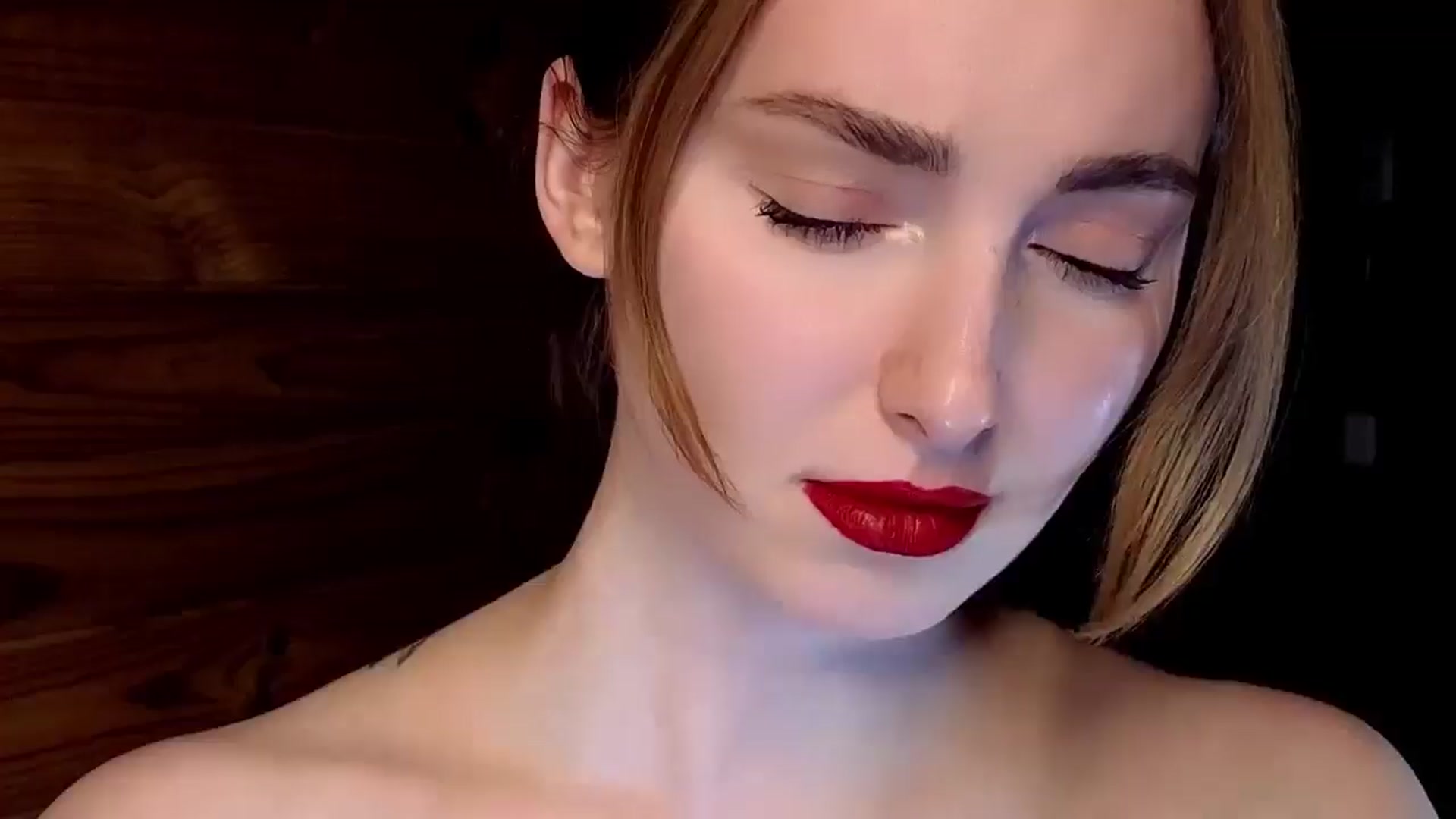 Gallery image thumbnail from Red_Lips_Girl's myfreecams stream on, 02/04/2025, 24:00 image 17 of 20