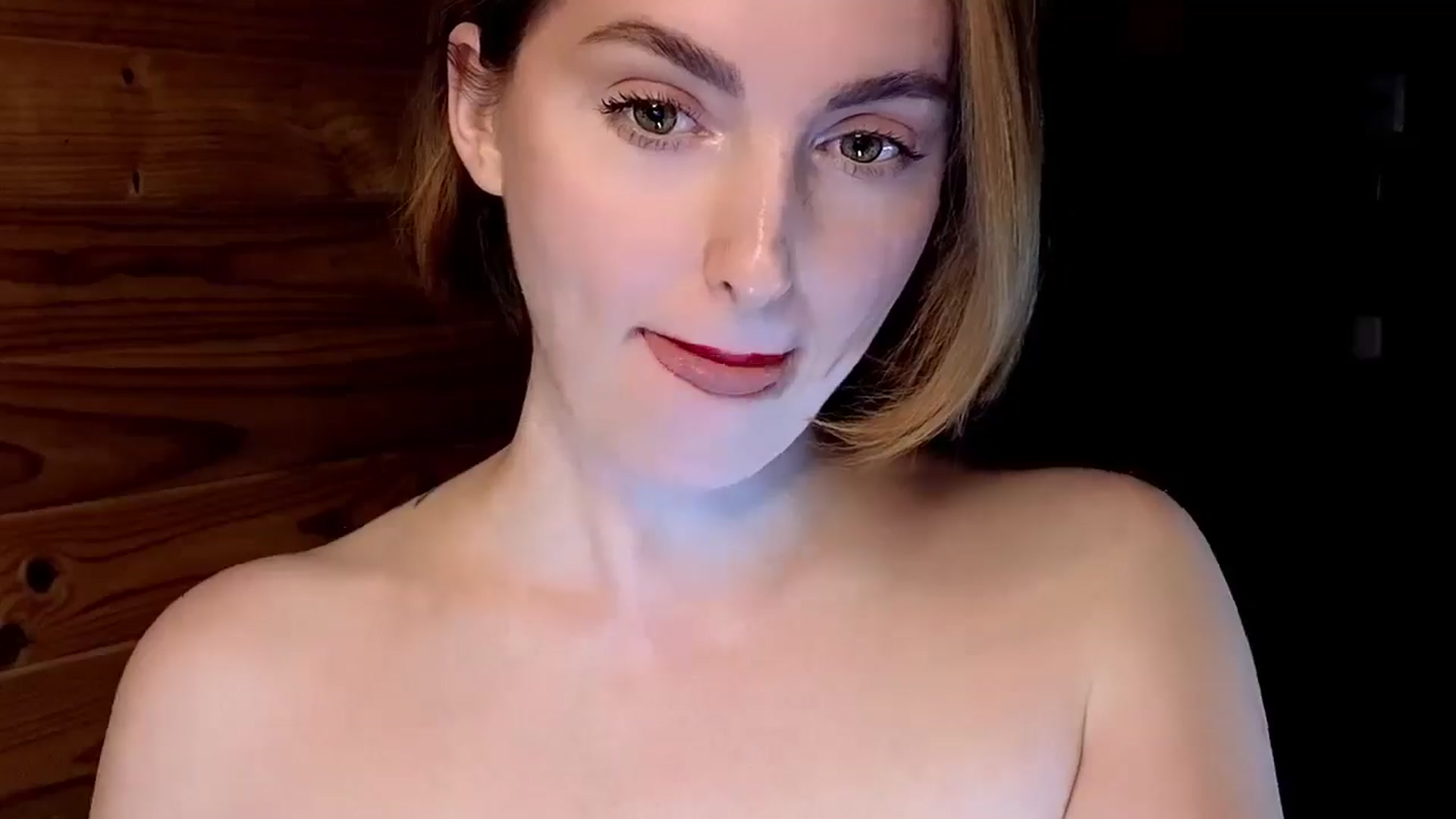 Gallery image thumbnail from Red_Lips_Girl's myfreecams stream on, 02/04/2025, 24:00 image 2 of 20