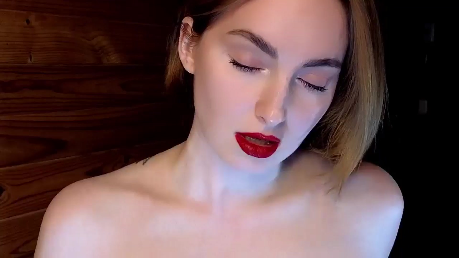 Gallery image thumbnail from Red_Lips_Girl's myfreecams stream on, 02/04/2025, 24:00 image 6 of 20