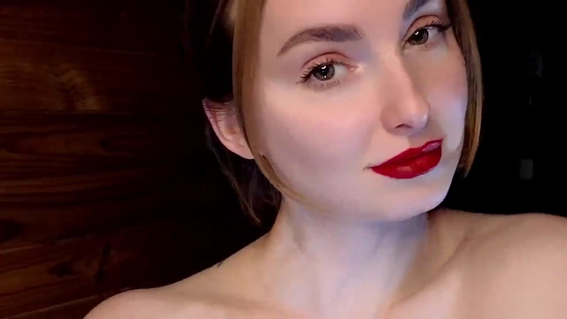 Gallery image thumbnail from Red_Lips_Girl's myfreecams stream on, 02/04/2025, 24:00 image 19 of 20