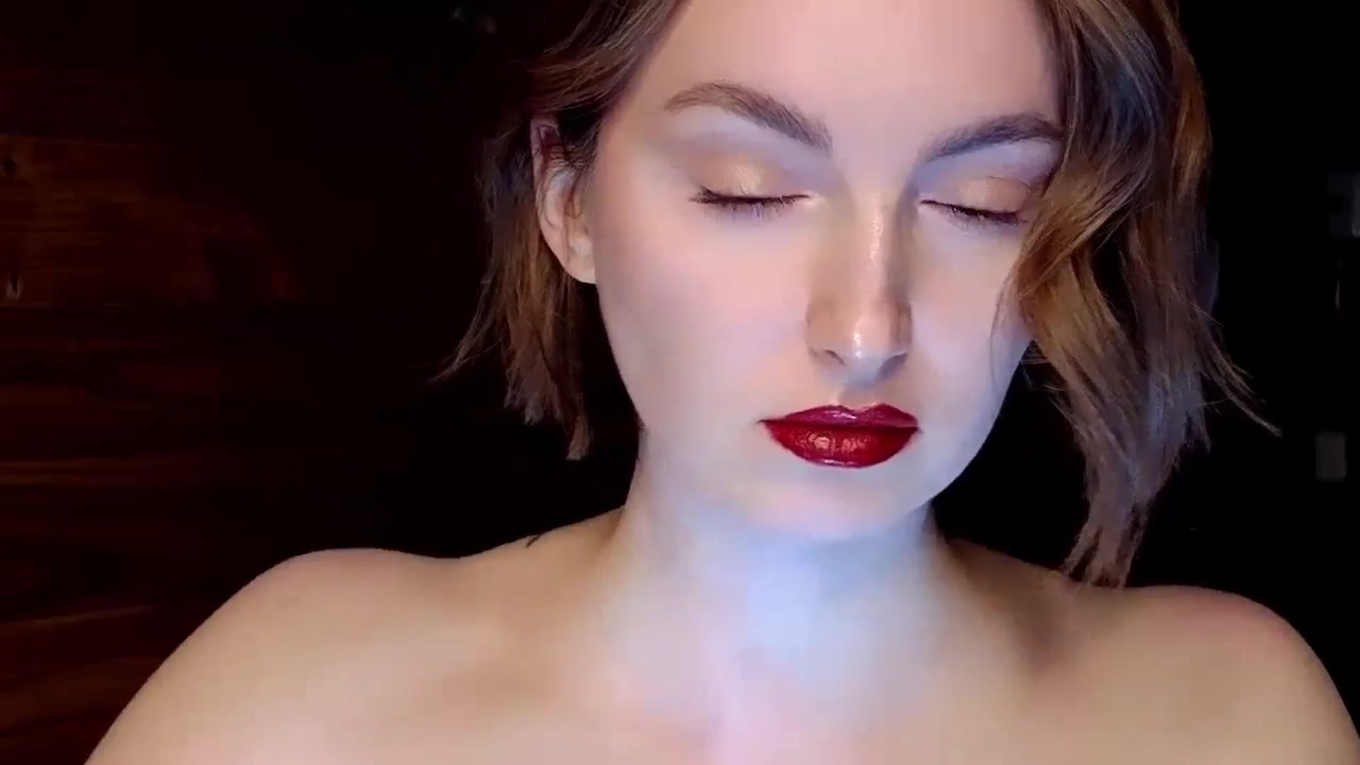 Gallery image thumbnail from Red_Lips_Girl's myfreecams stream on, 02/09/2025, 21:29 image 4 of 20