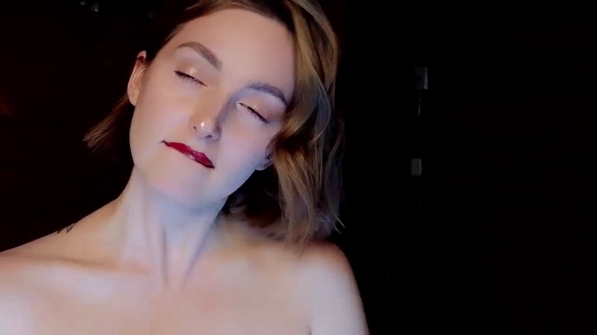 Gallery image thumbnail from Red_Lips_Girl's myfreecams stream on, 02/09/2025, 21:29 image 16 of 20