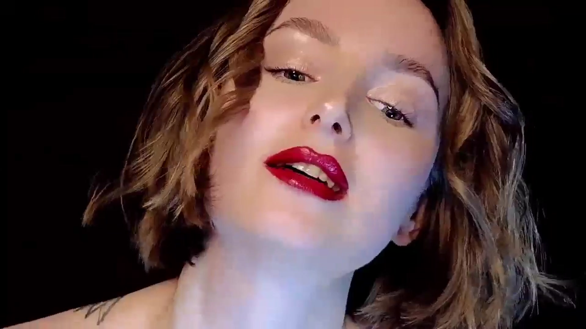 Gallery image thumbnail from Red_Lips_Girl's myfreecams stream on, 02/14/2025, 21:27 image 7 of 20