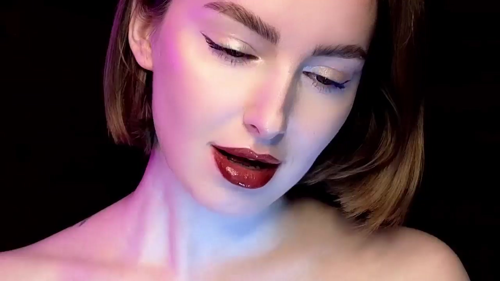 Gallery image thumbnail from Red_Lips_Girl's myfreecams stream on, 02/21/2025, 19:12 image 7 of 20