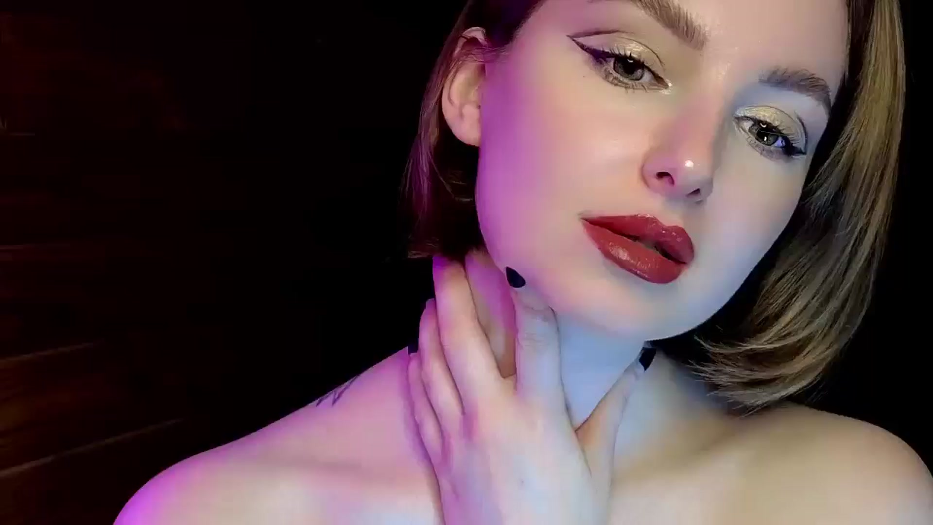 Gallery image thumbnail from Red_Lips_Girl's myfreecams stream on, 02/23/2025, 22:36 image 14 of 20